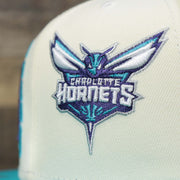 The Logo on the Youth Charlotte Hornets NBA 2022 Draft Gray Bottom 9Fifty Snapback | New Era Cream/Turquoise