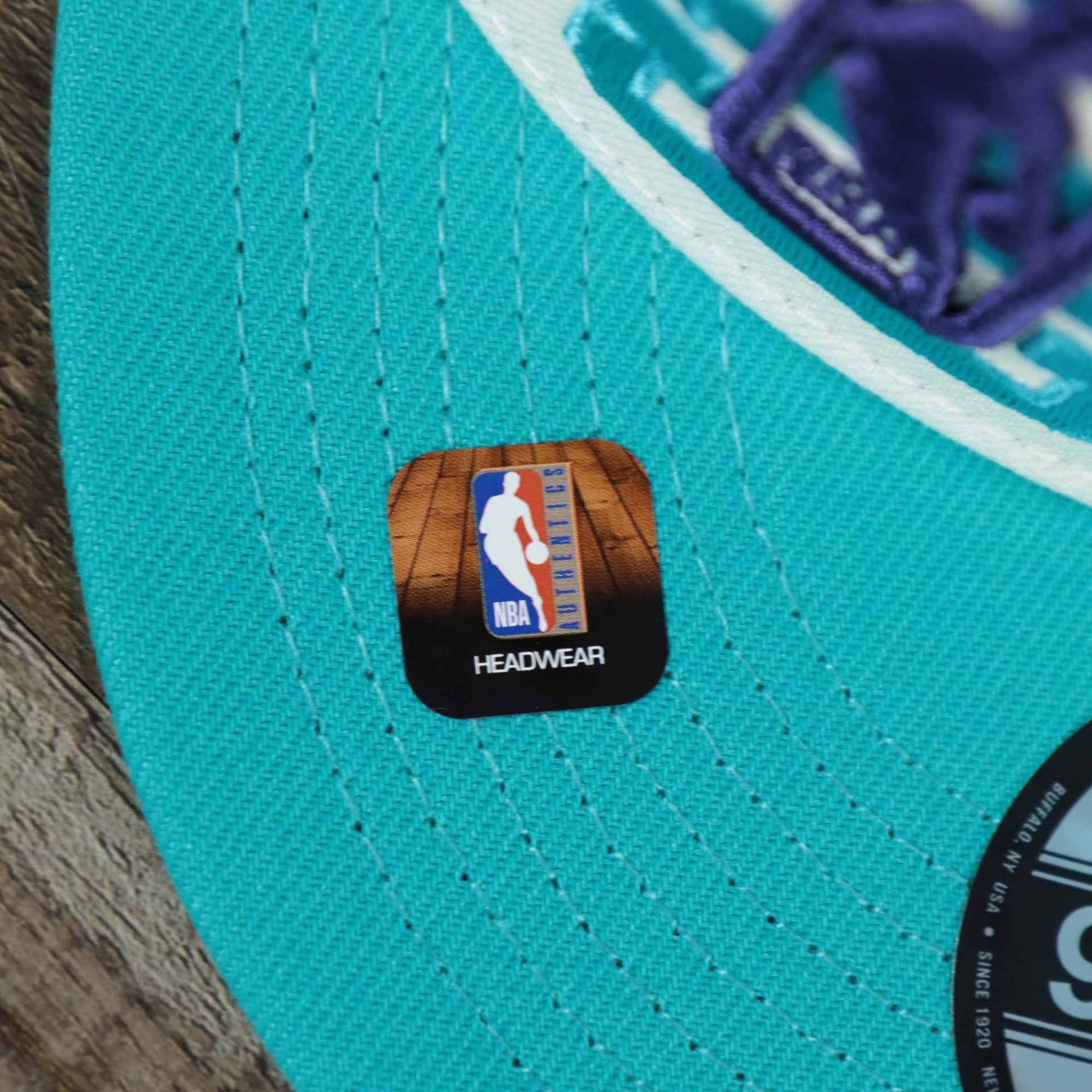The NBA Offical Headwear Sticker on the Charlotte Hornets NBA 2022 Draft Gray Bottom 9Fifty Snapback | New Era Cream/Turquoise