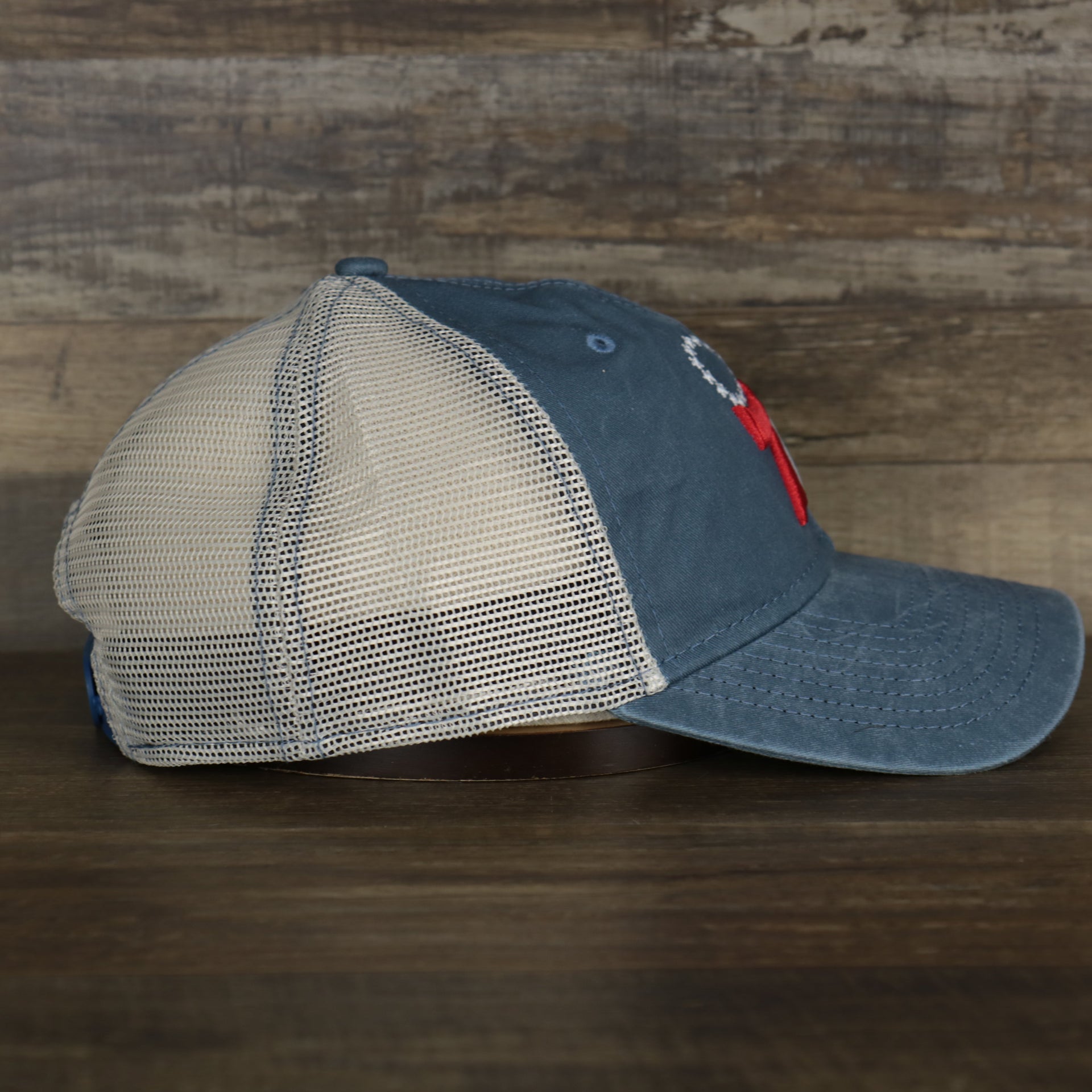 The wearer's right on the Philadelphia 76ers New Era 9Twenty Washed Trucker hat