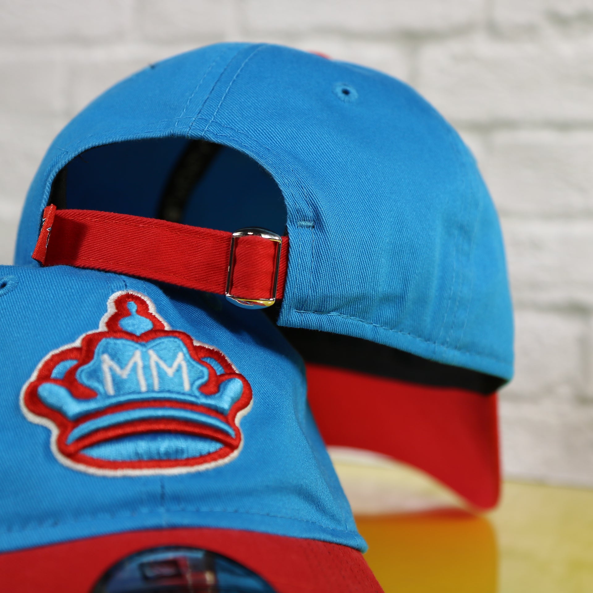 red adjustable strap on the Miami Marlins MLB City Connect 2021 On-Field Side Patch 9Fifty Snapback | Blue