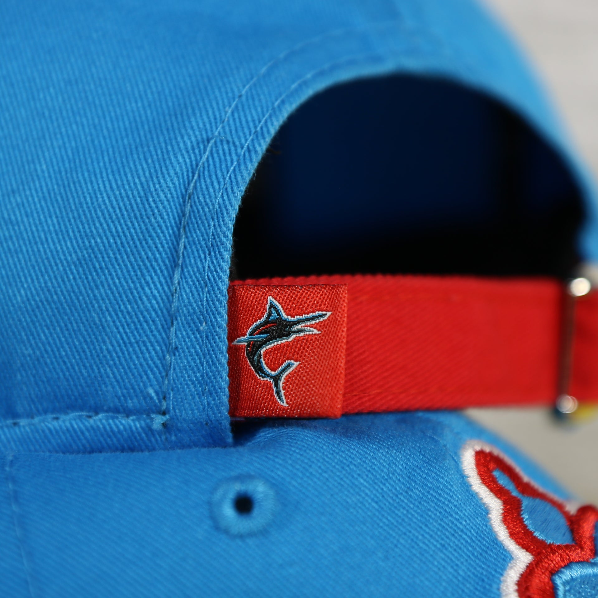 marlins label on the Miami Marlins MLB City Connect 2021 On-Field Side Patch 9Fifty Snapback | Blue