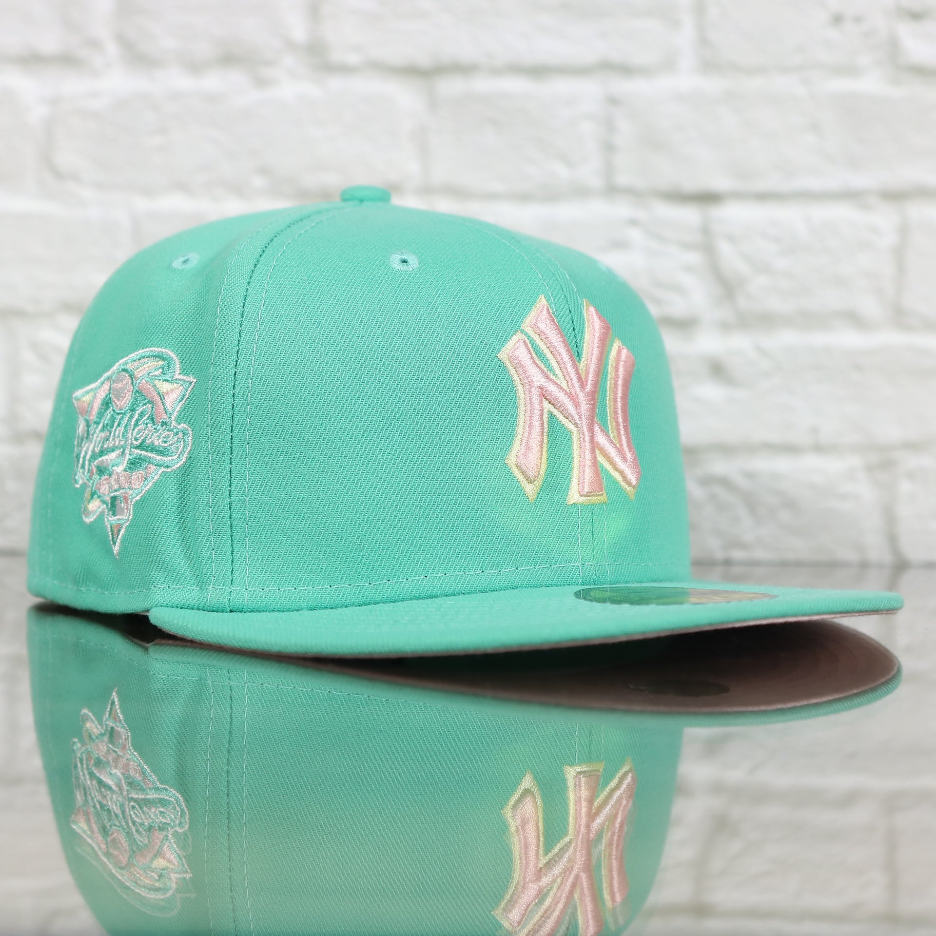 New York Yankees 2000 World Series Side Patch Pink Bottom 59Fifty Fitted Cap | Mint
