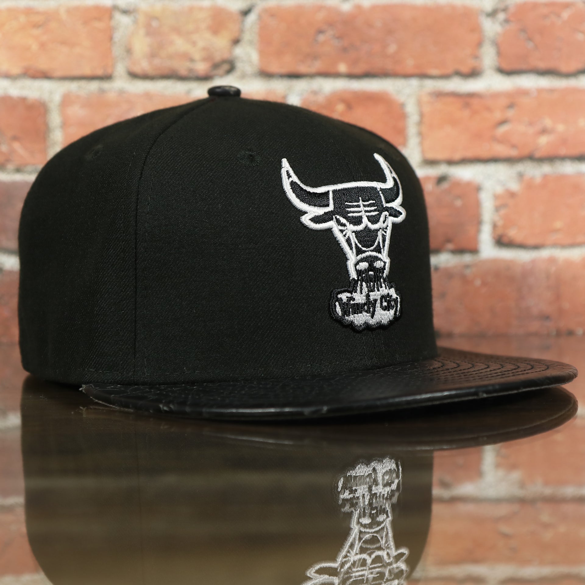 front of the Chicago Bulls Black 59FIFTY Grey Bottom Fitted Cap | Black