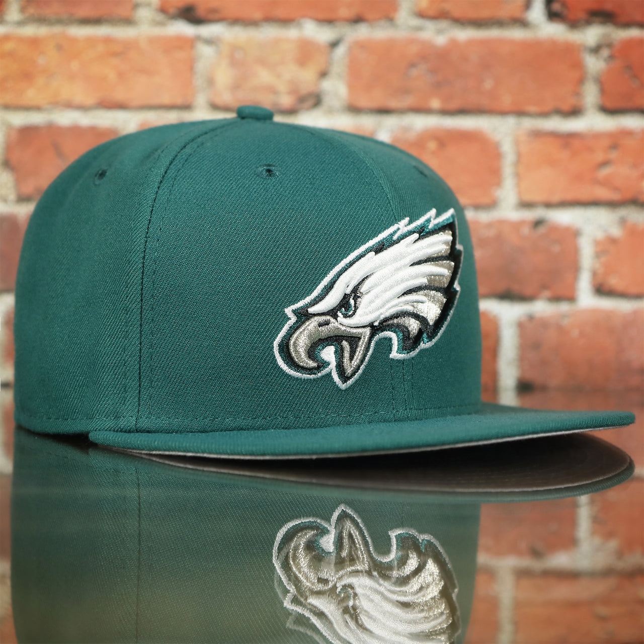 EAGLES Fitted hat on field current logo pine green colorway with metallic and white logo | 59FIFTY (5950) FITTED CAP | PINE NEEDLE GREEN