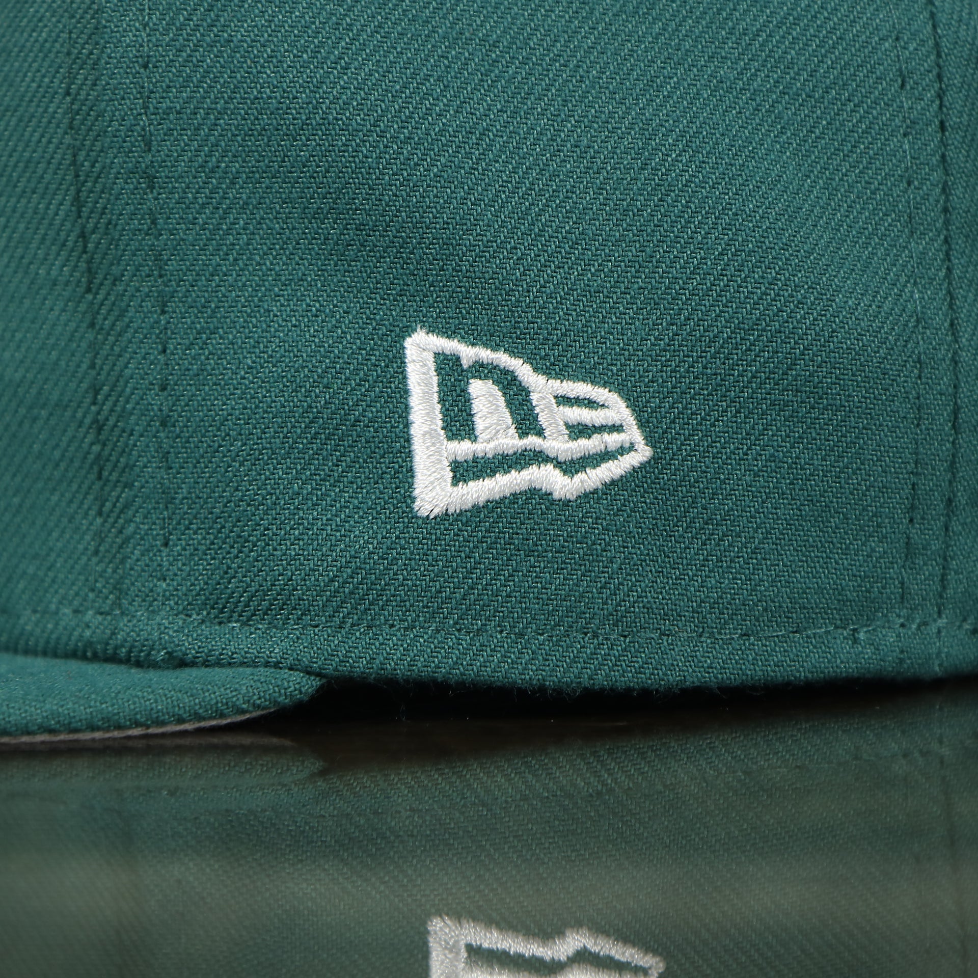 new era logo on the EAGLES Fitted hat on field current logo pine green colorway with metallic and white logo | 59FIFTY (5950) FITTED CAP | PINE NEEDLE GREEN