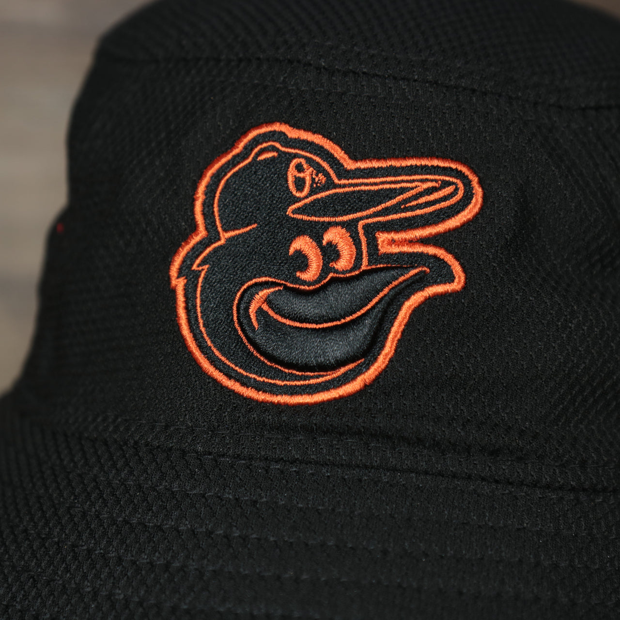A close up of the Orioles logo on the Baltimore Orioles MLB 2022 Spring Training Onfield Bucket Hat