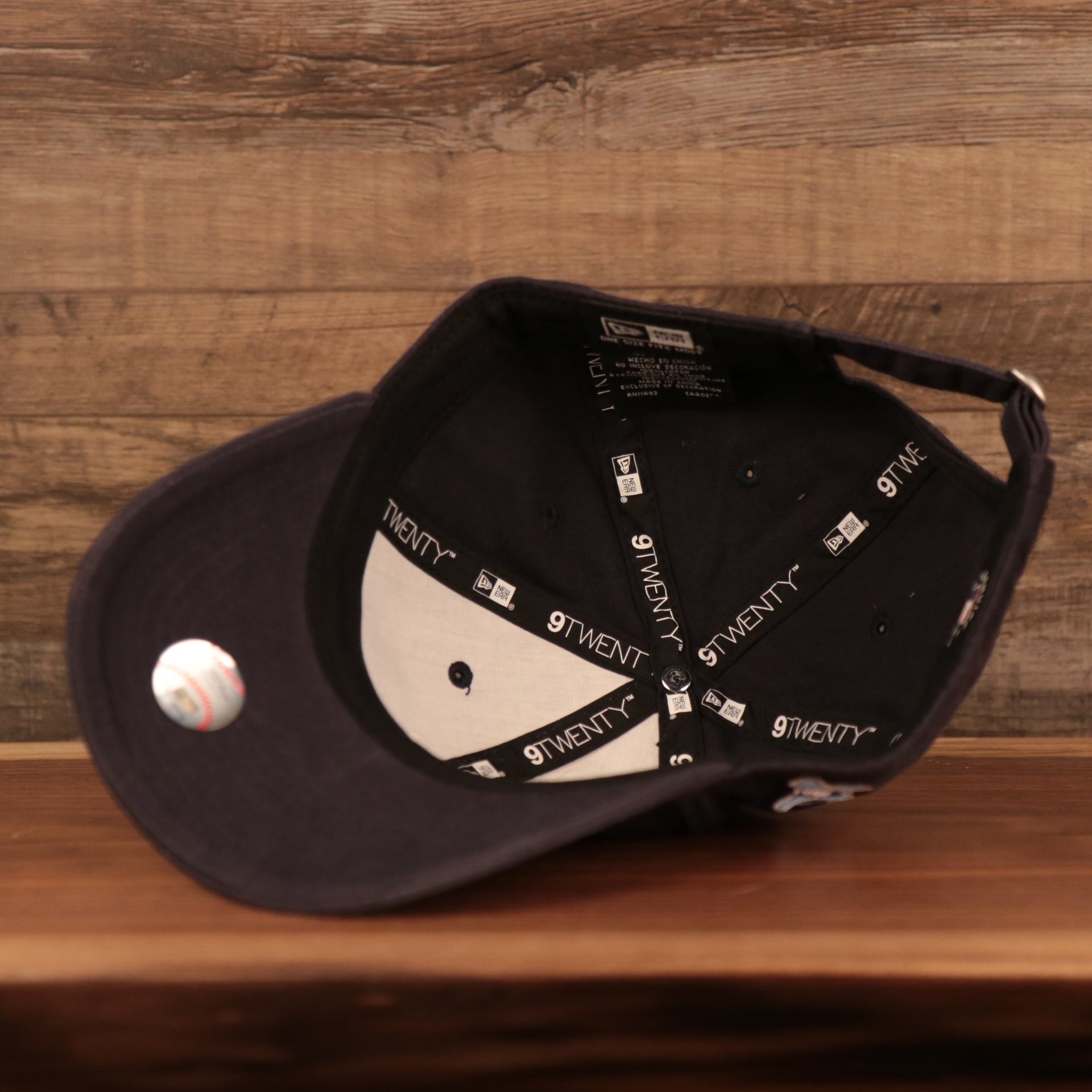 The inside of the navy blue dad hat MLB fathers day 2021 cap by New Era for the New York Yankees.