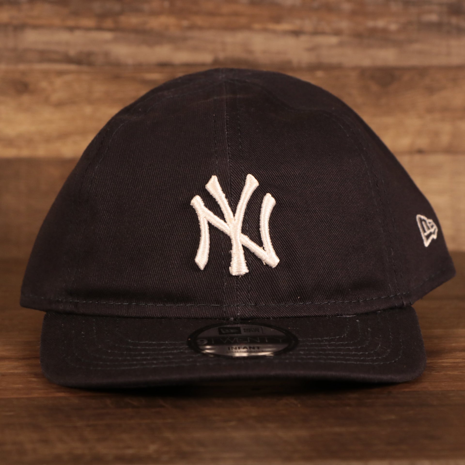 The front of the Infant New York Yankees My 1st 920 Dad Hat | New Era Navy