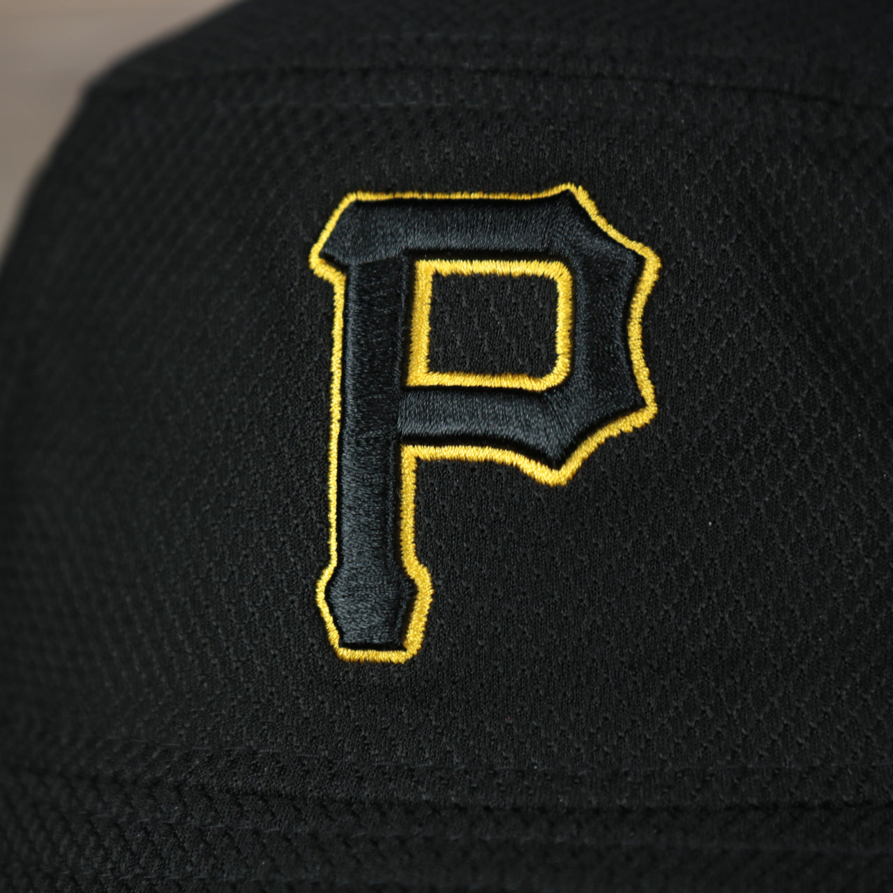 A close up of the Pirates logo on the Pittsburgh Pirates MLB 2022 Spring Training Onfield Bucket Hat