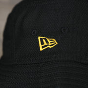 A close up of the New Era logo on the Pittsburgh Pirates MLB 2022 Spring Training Onfield Bucket Hat