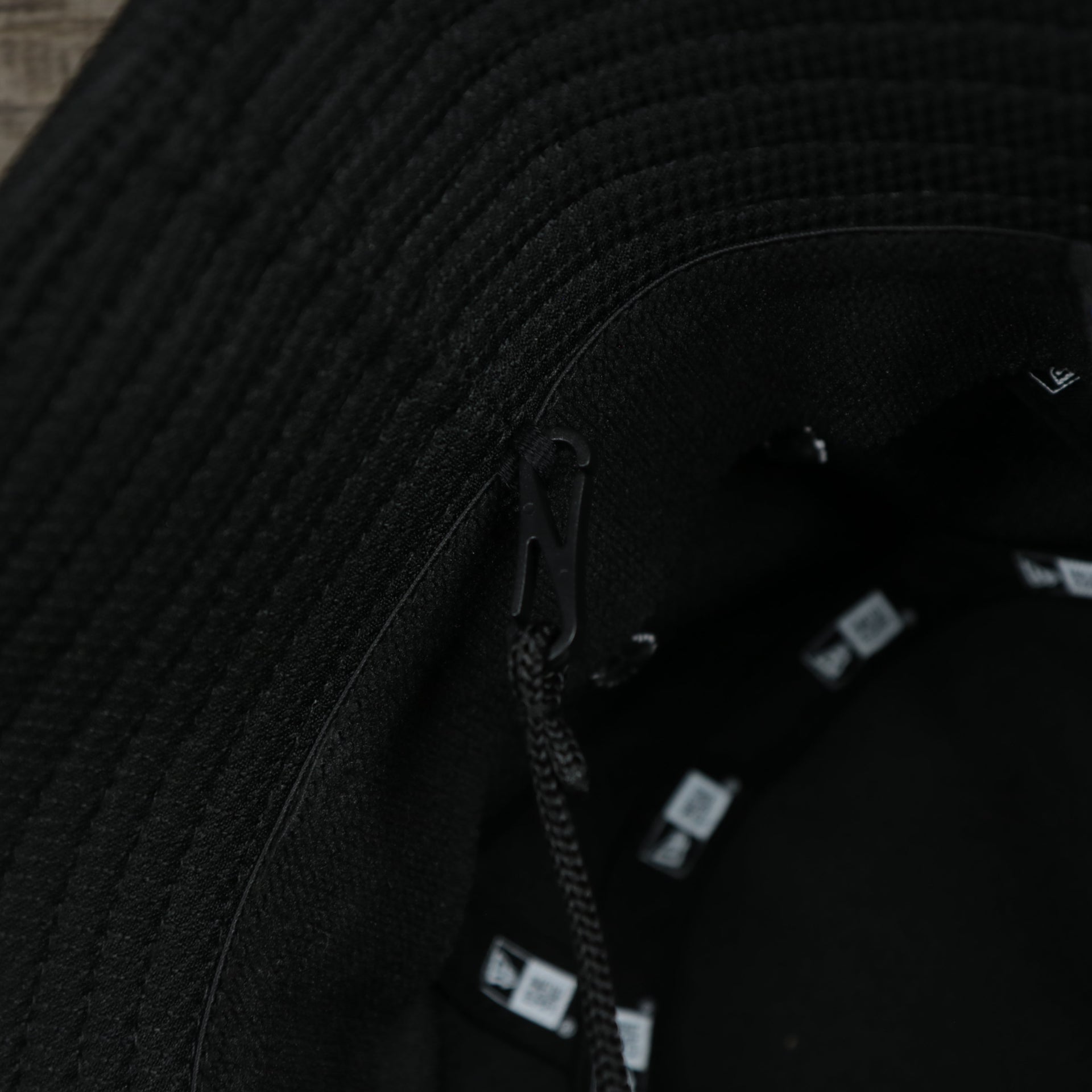 A close up of the removeable chin strap on the Pittsburgh Pirates MLB 2022 Spring Training Onfield Bucket Hat
