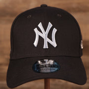 The front side of the Yankees light blue logo on the front side of the navy blue New York Yankees MLB on field fathers day 3930 flexfit cap by New Era.
