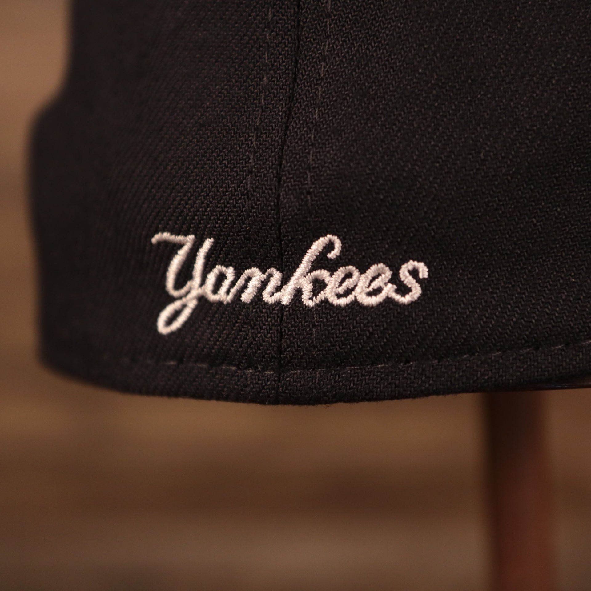A close up of the Yankees patch on the backside of the navy blue New York Yankees MLB fathers day hats by New Era.