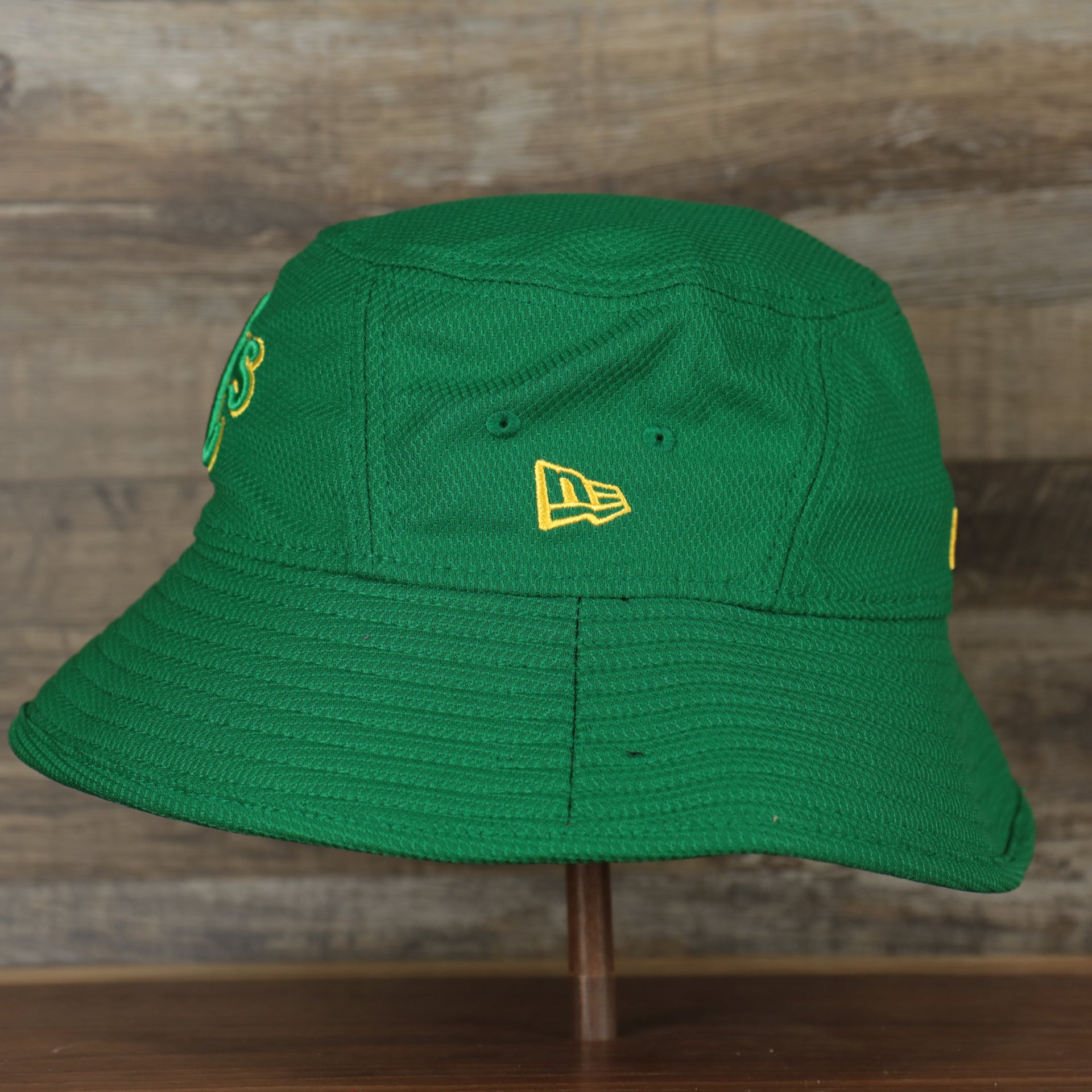 The wearer's left on the Oakland Athletics MLB 2022 Spring Training Onfield Bucket Hat