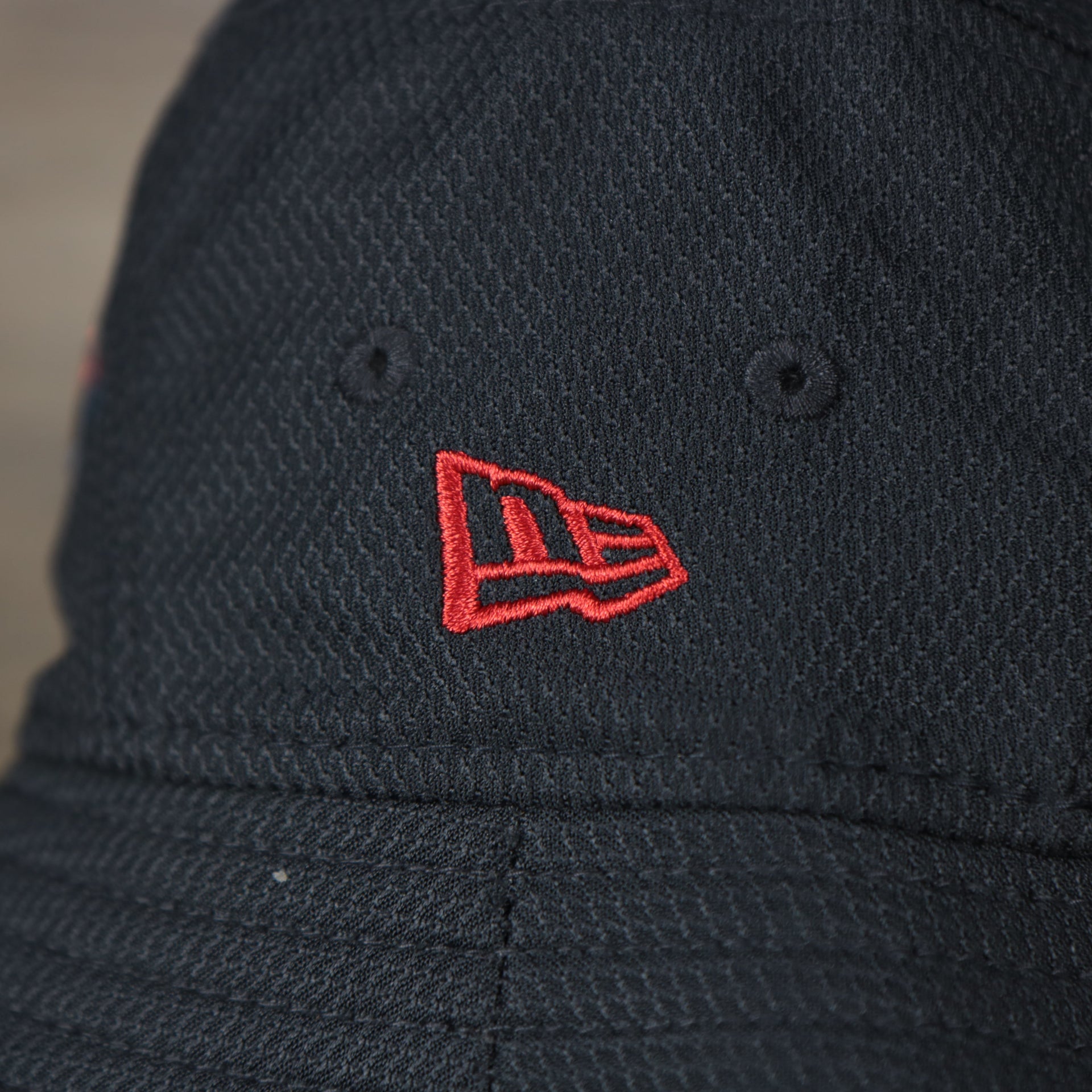 A close up of the New Era logo on the Atlanta Braves MLB 2022 Spring Training Onfield Bucket Hat