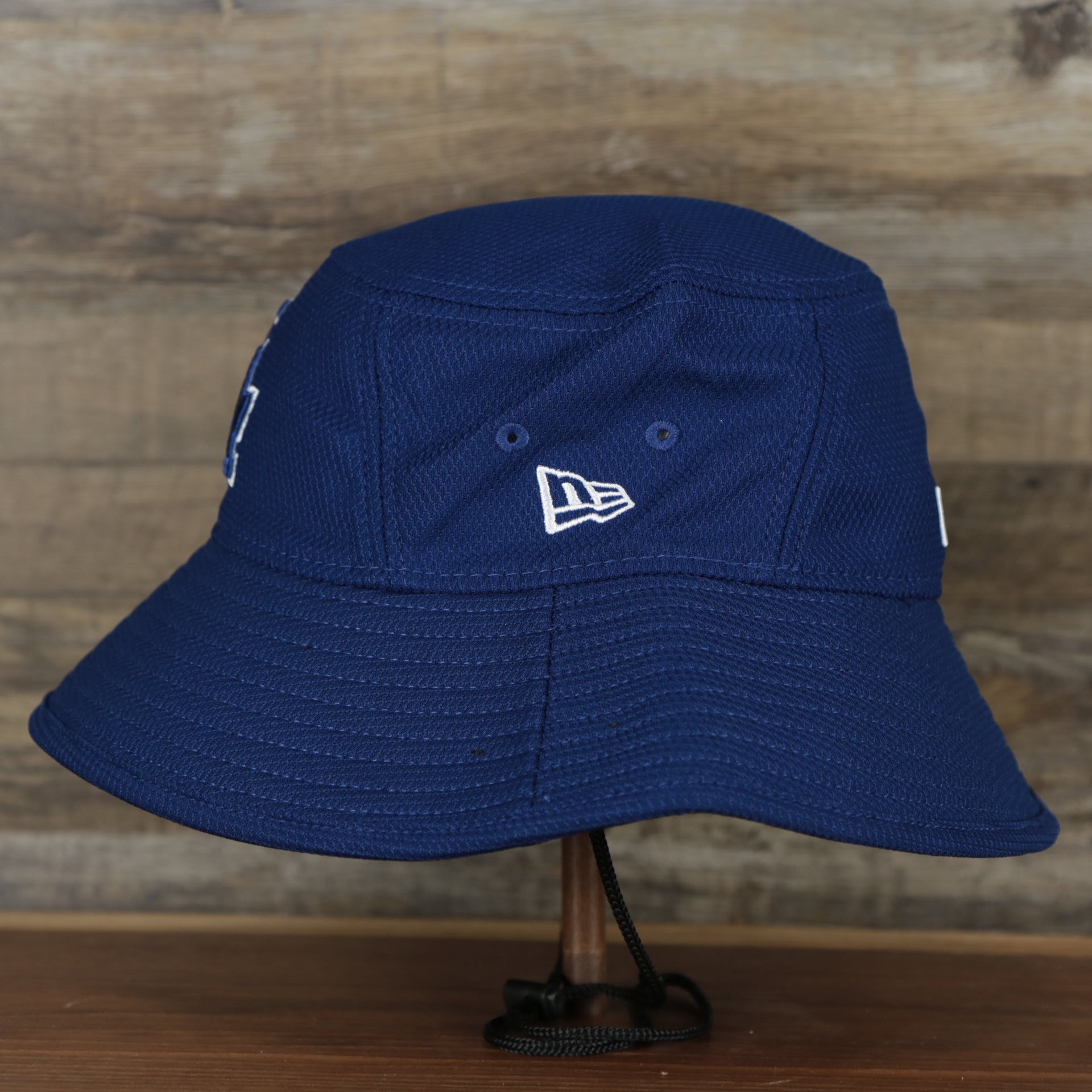 The wearer's left of the Los Angeles Dodgers MLB 2022 Spring Training Onfield Bucket Hat