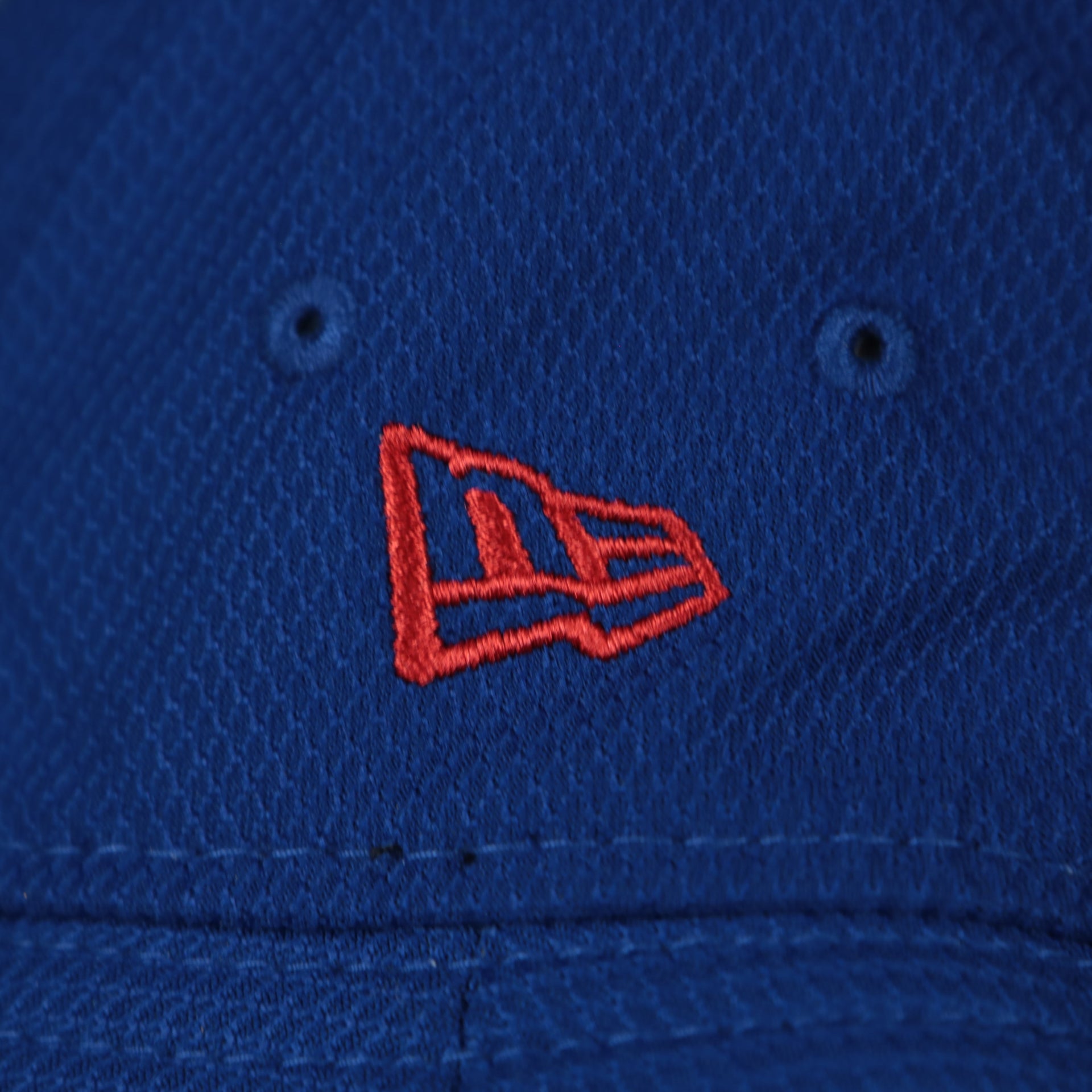 A close up of the New Era logo on the Chicago Cubs MLB 2022 Spring Training Onfield Bucket Hat