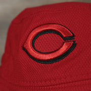A close up of the Reds logo on the Cincinnati Reds MLB 2022 Spring Training Onfield Bucket Hat