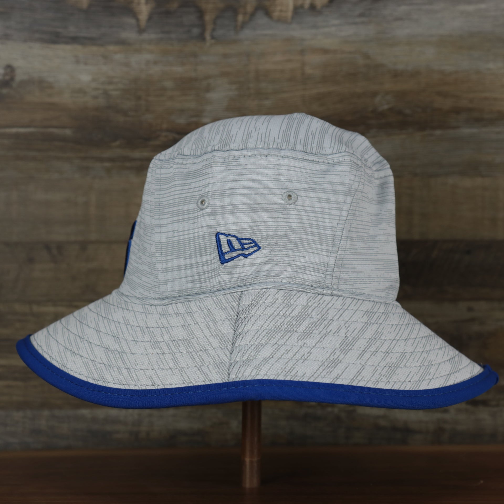 The wearer's left on the Philadelphia 76ers New Era Bucket Hat