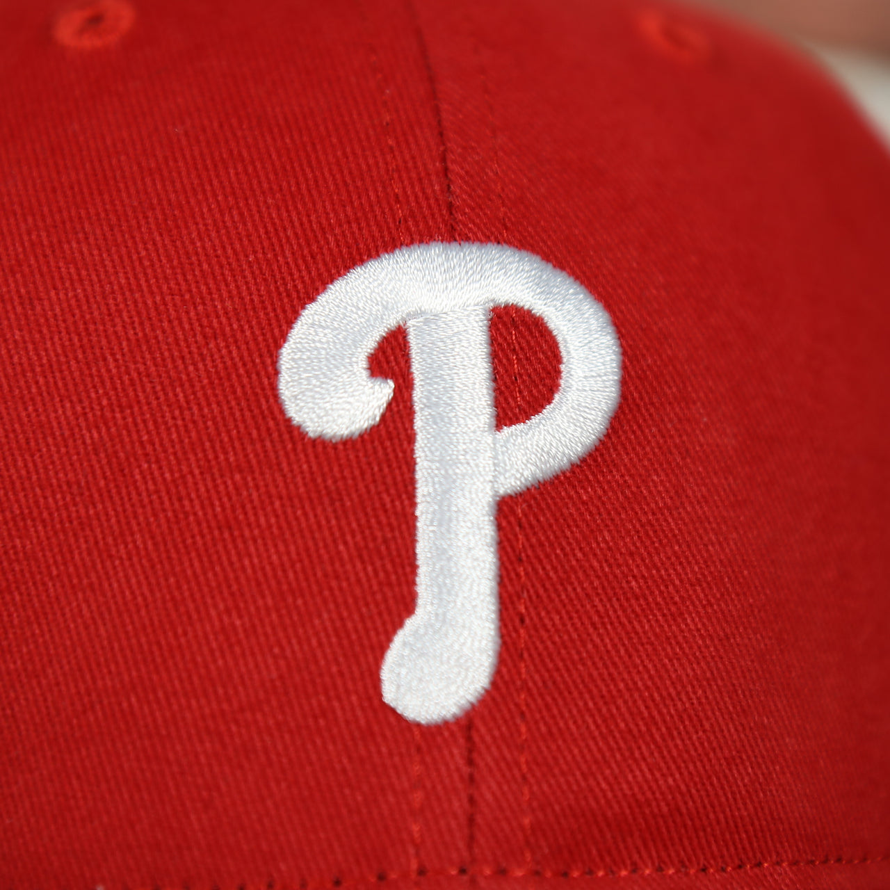 phillies logo on the Toddler Philadelphia Phillies Gray Bottom Dad Hat | Red Toddler Dad Hat