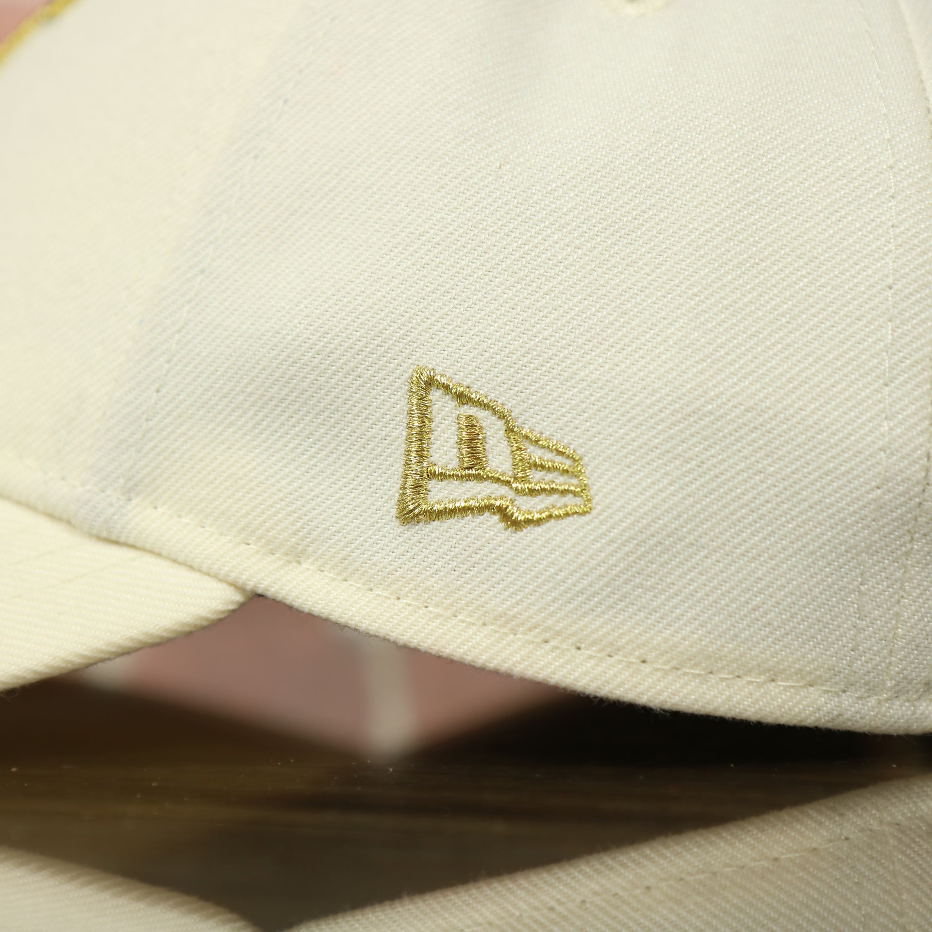 new era logo on the Sixers Snapback hat  Phildelphia 76ers vintage white Dad hat with gold embroidery New era 920