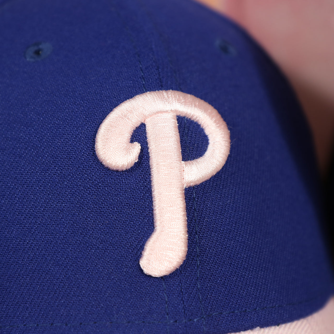 phillies logo on the Philadelphia Phillies 2019 Mother's Day Blue on Pink 39Thirty Flexfit Cap
