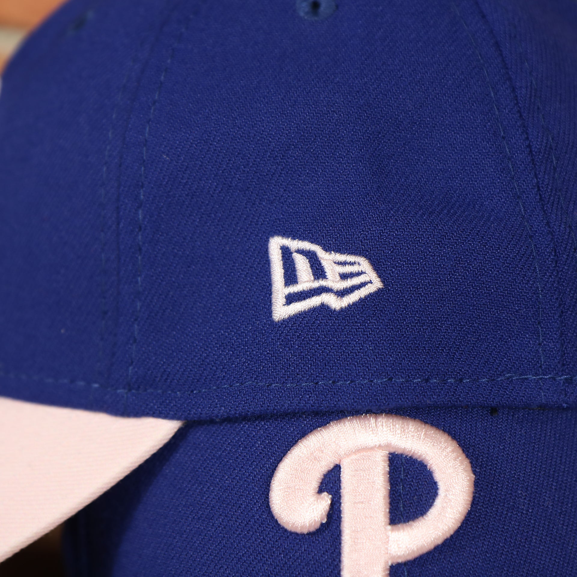 new era logo on the Philadelphia Phillies 2019 Mother's Day Blue on Pink 39Thirty Flexfit Cap