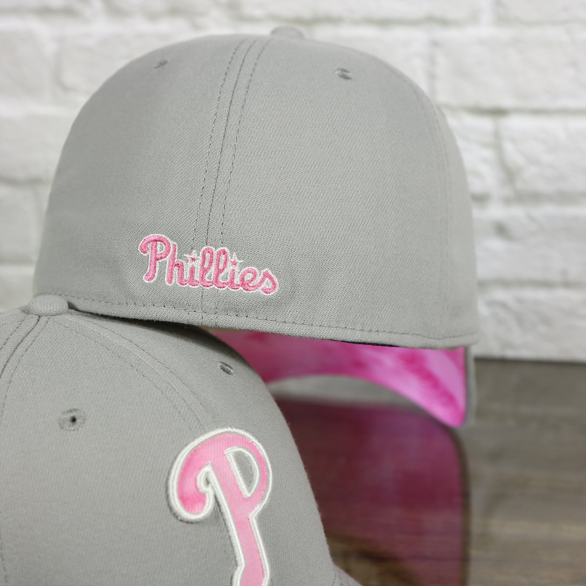 phillies script on the Philadelphia Phillies 2022 Mother’s Day On-Field 39Thirty Flexfit Cap | Gray