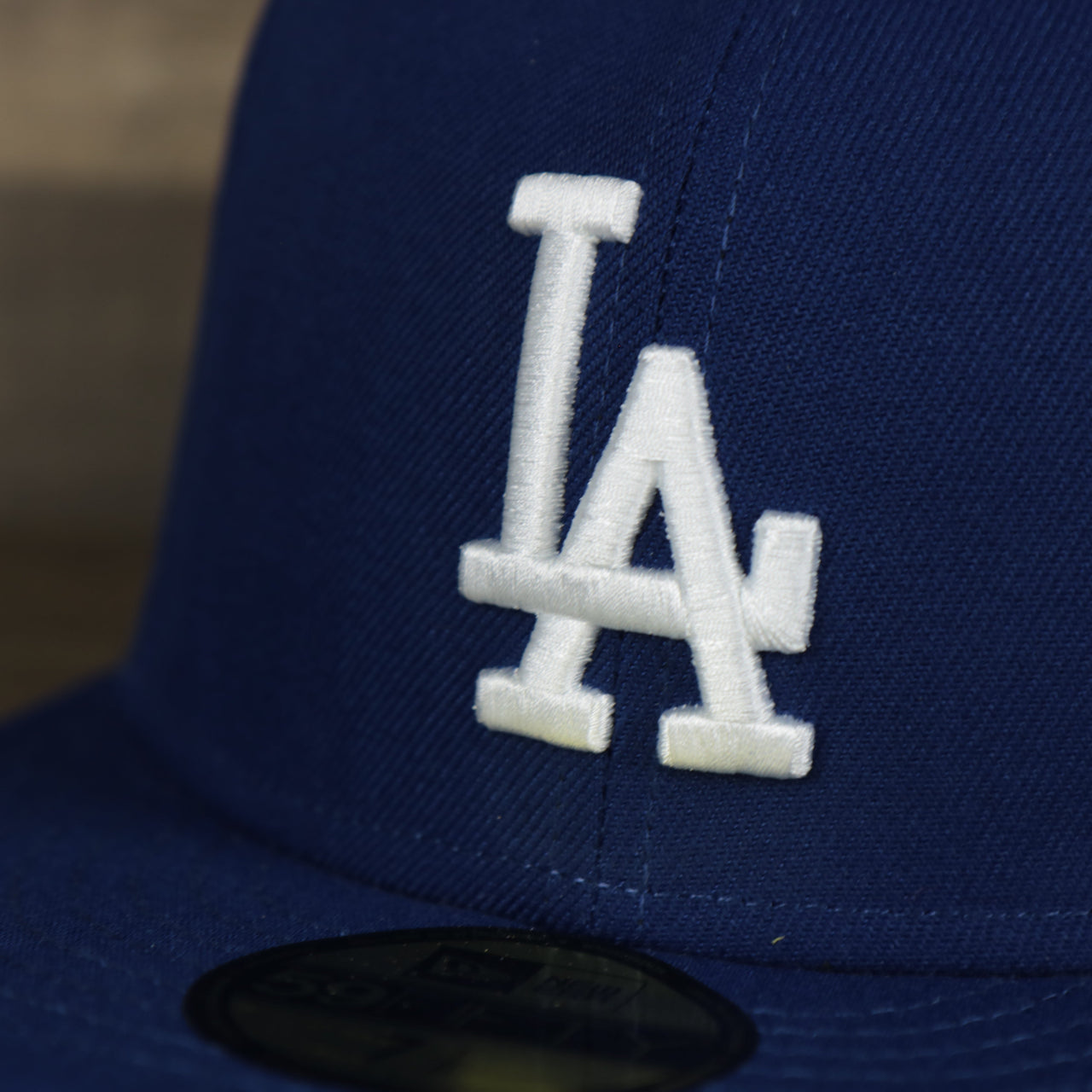 A close up of the logo on the Los Angeles Dodgers Jackie Robinson Side Patch 59Fifty Black Bottom Fitted Cap