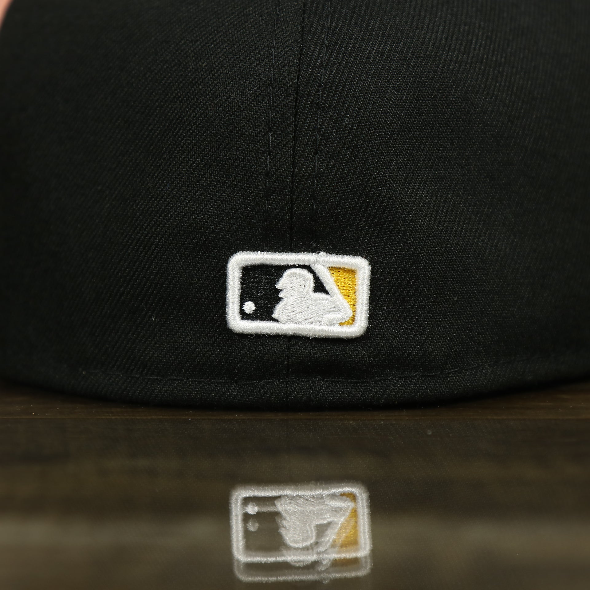 MLB batterman logo on the Pittsburgh Pirates "City Cluster" Side Patch Gray Bottom Black 59Fifty Fitted Cap