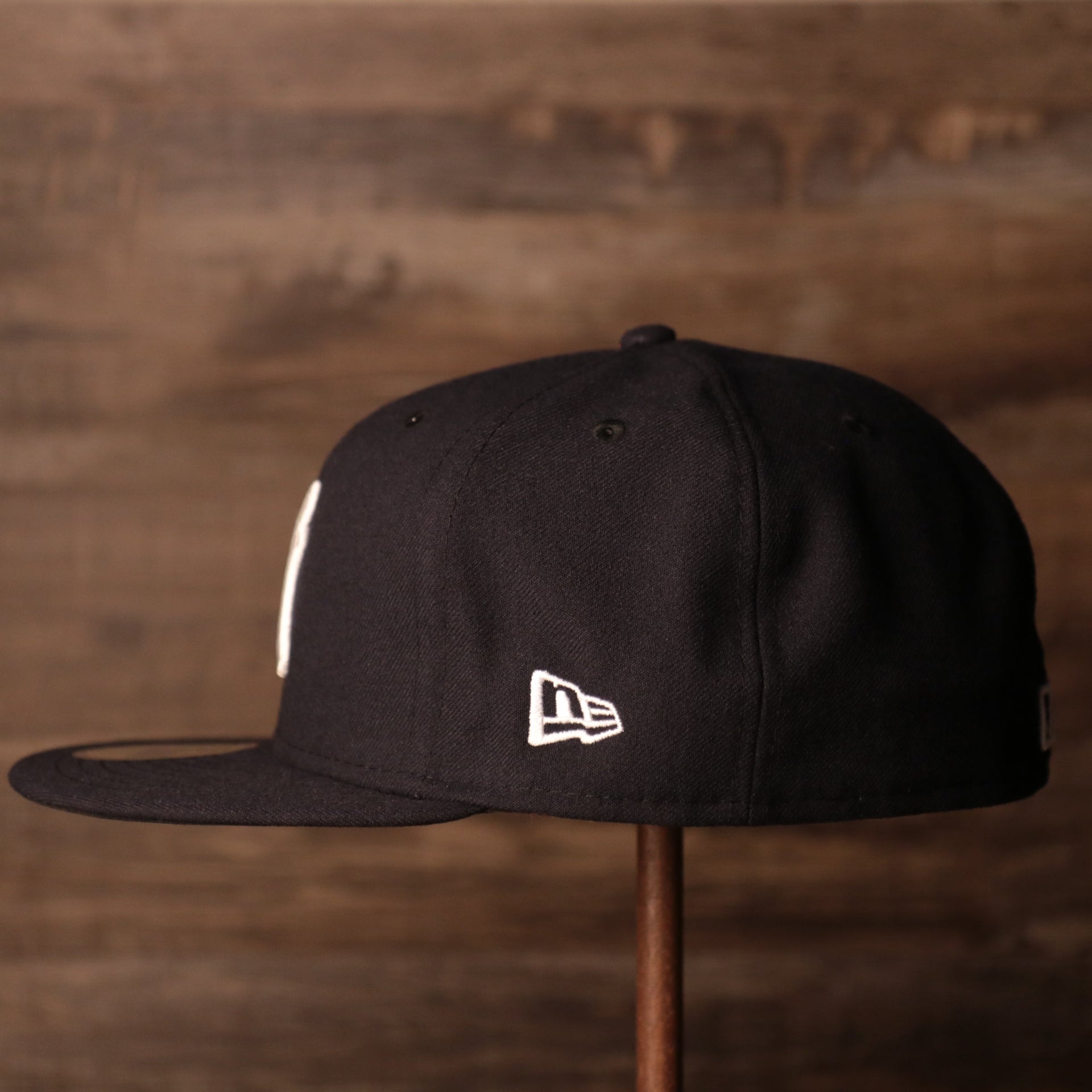 the wearers left side has the new era logo Yankees Black Bottom Fitted Cap | New York Yankees On-Field Black Underbrim Fitted Hat