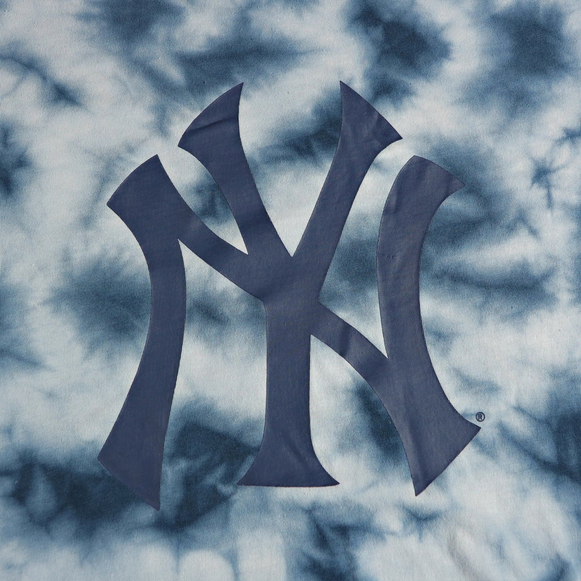 yankees logo on the Youth New York Yankees Tie Dye T-Shirt | New Era Navy