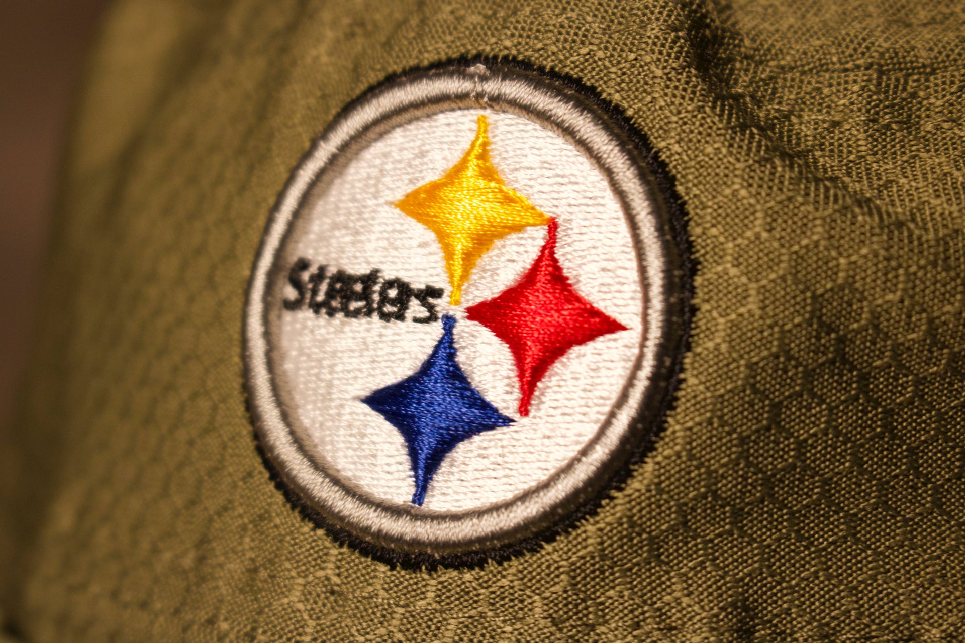 Steelers Bucket Hat | Pitsburgh Steelers 2019 Salute To Service Boonie Bucket Hat | Olive Green | OSFM the steelers logo is the iconic original logo