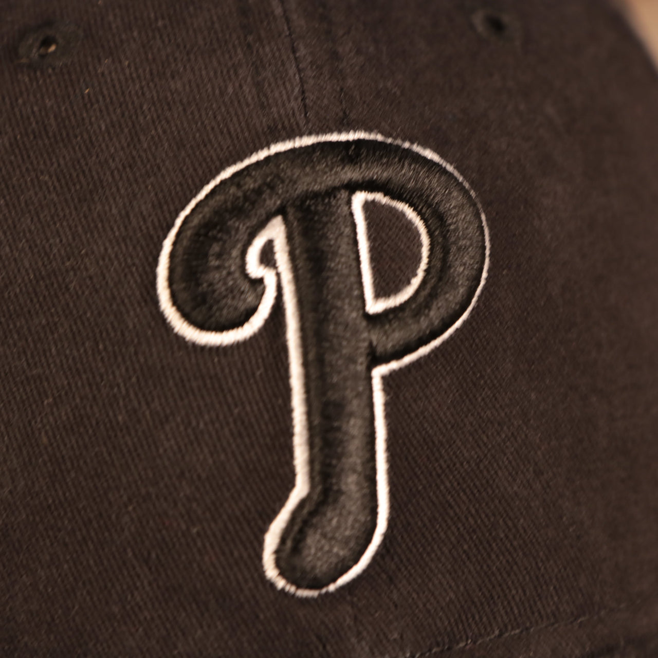 phillies logo on the Philadelphia Phillies Core Classic Black logo on White Trim | Black 9Twenty Dad Hat