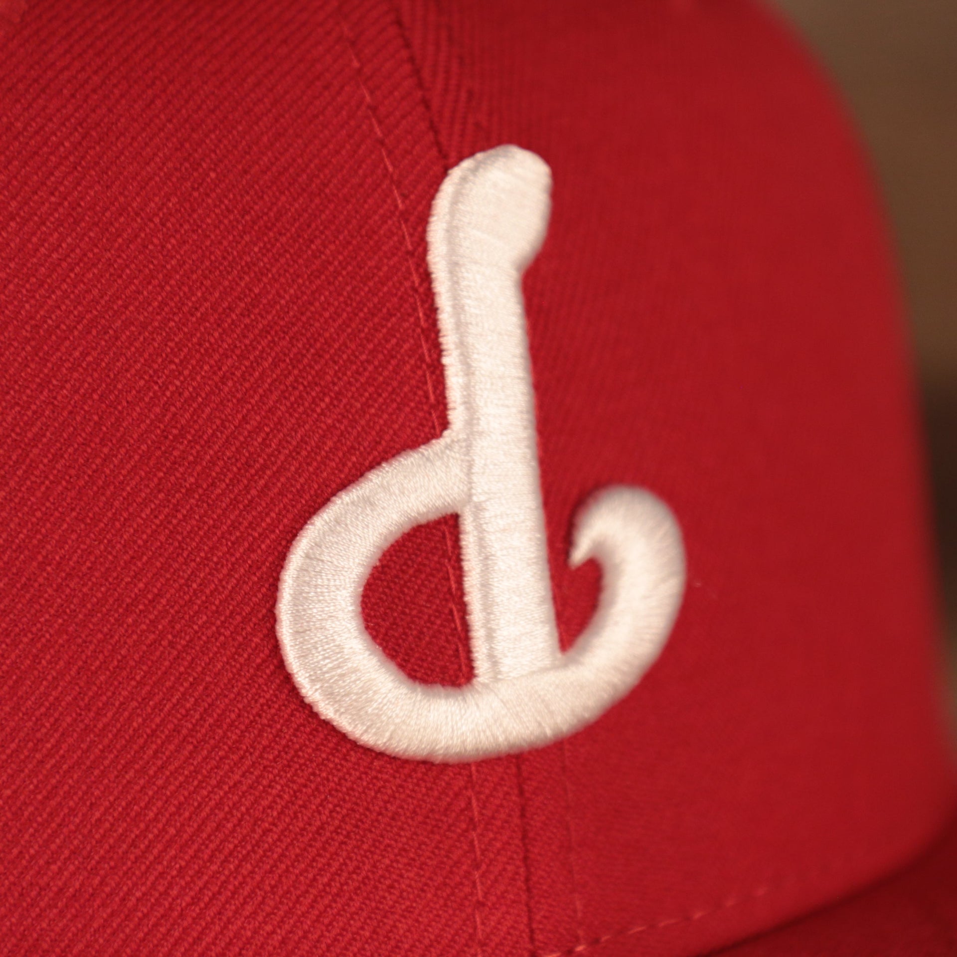 Close up of the upside down Phillies logo on the Philadelphia Phillies Upside Down Logo Gray Bottom 59Fifty Fitted Cap