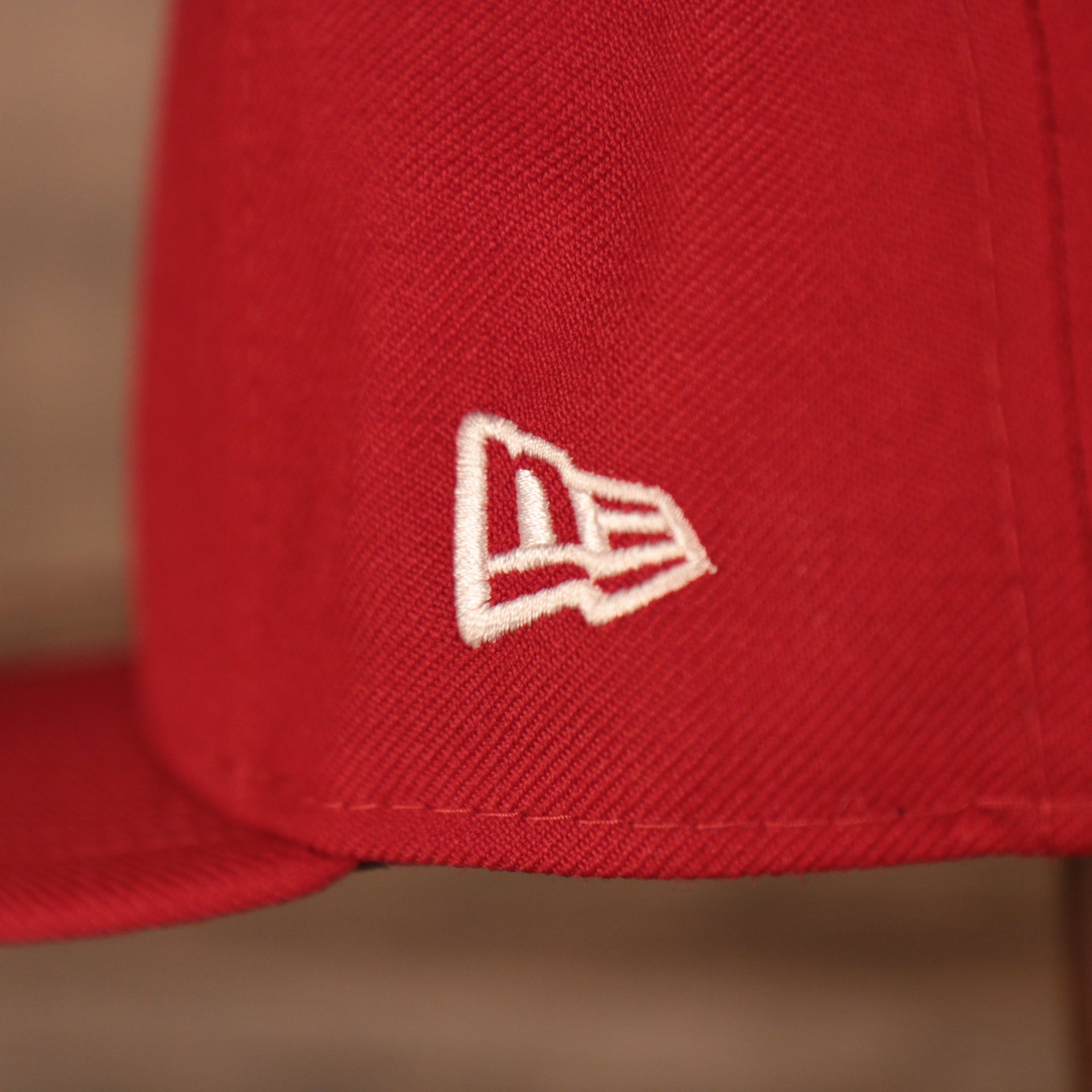 Close up of the New Era logo on the Philadelphia Phillies Upside Down Logo Gray Bottom 59Fifty Fitted Cap