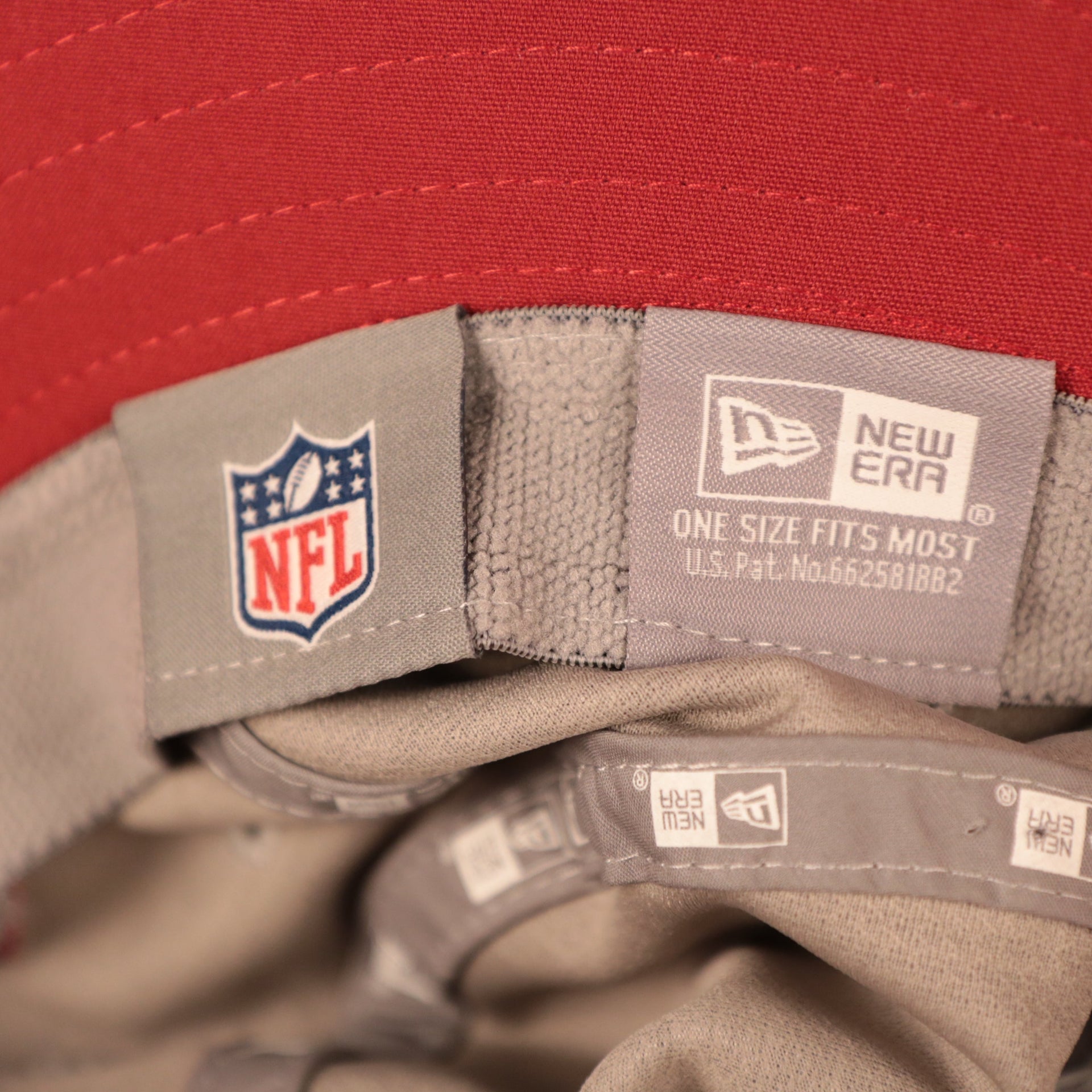 The NFL and new era tag on the inside of the gray Arizona Cardinals 2021 nfl training bucket hat by New Era.