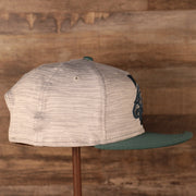 A sideview shot of the snapback hat of the new era training 2021 gray.
