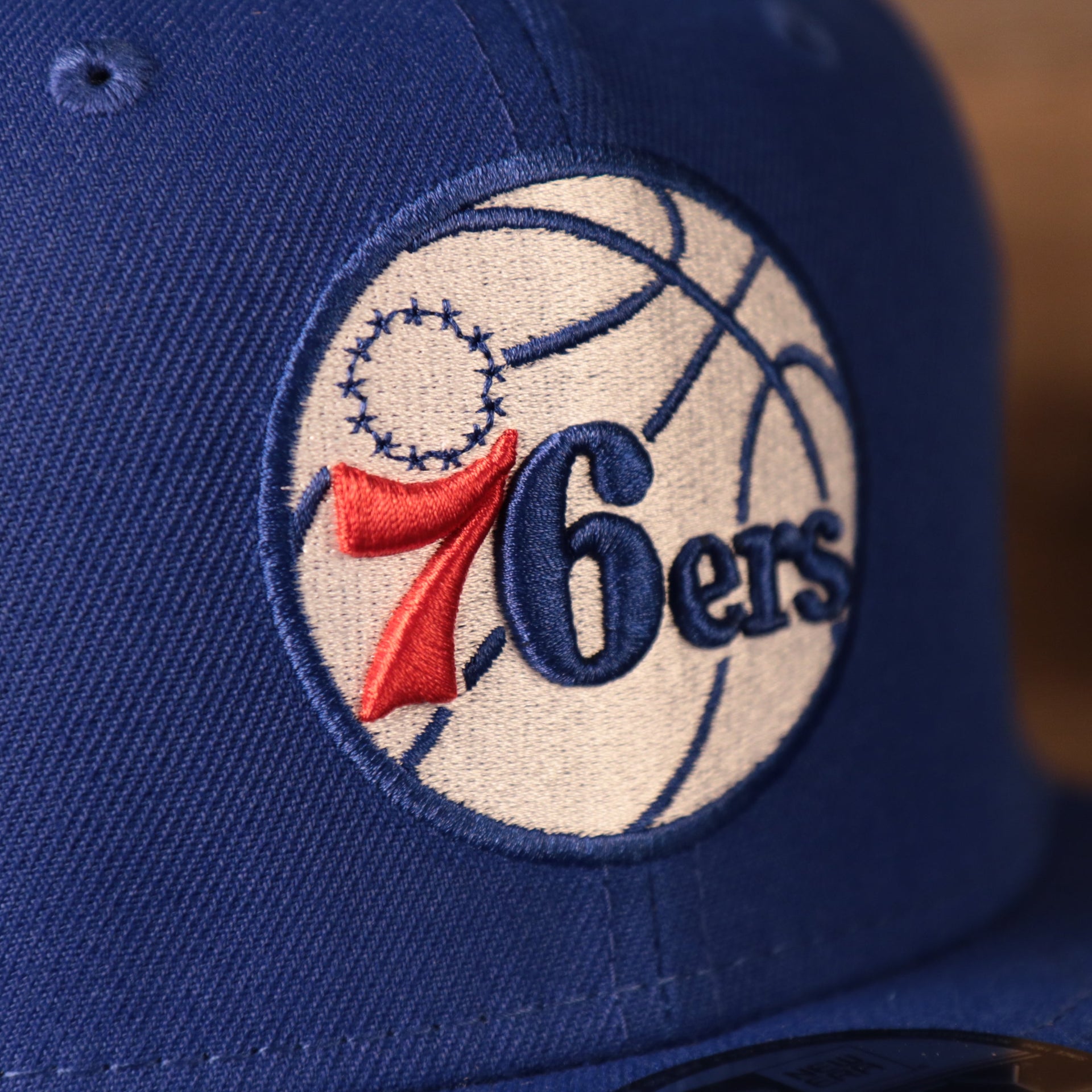 76ers logo on the Philadelphia 76ers 2021 NBA Playoffs Royal Blue 9Fifty Gray Bottom Snapback Hat