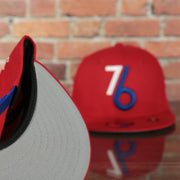 underside of the Philadelphia 76ers 2022 City Edition Vintage 76 Logo Gray Bottom Youth 9Fifty Side Patch Snapback Cap | New Era, Red