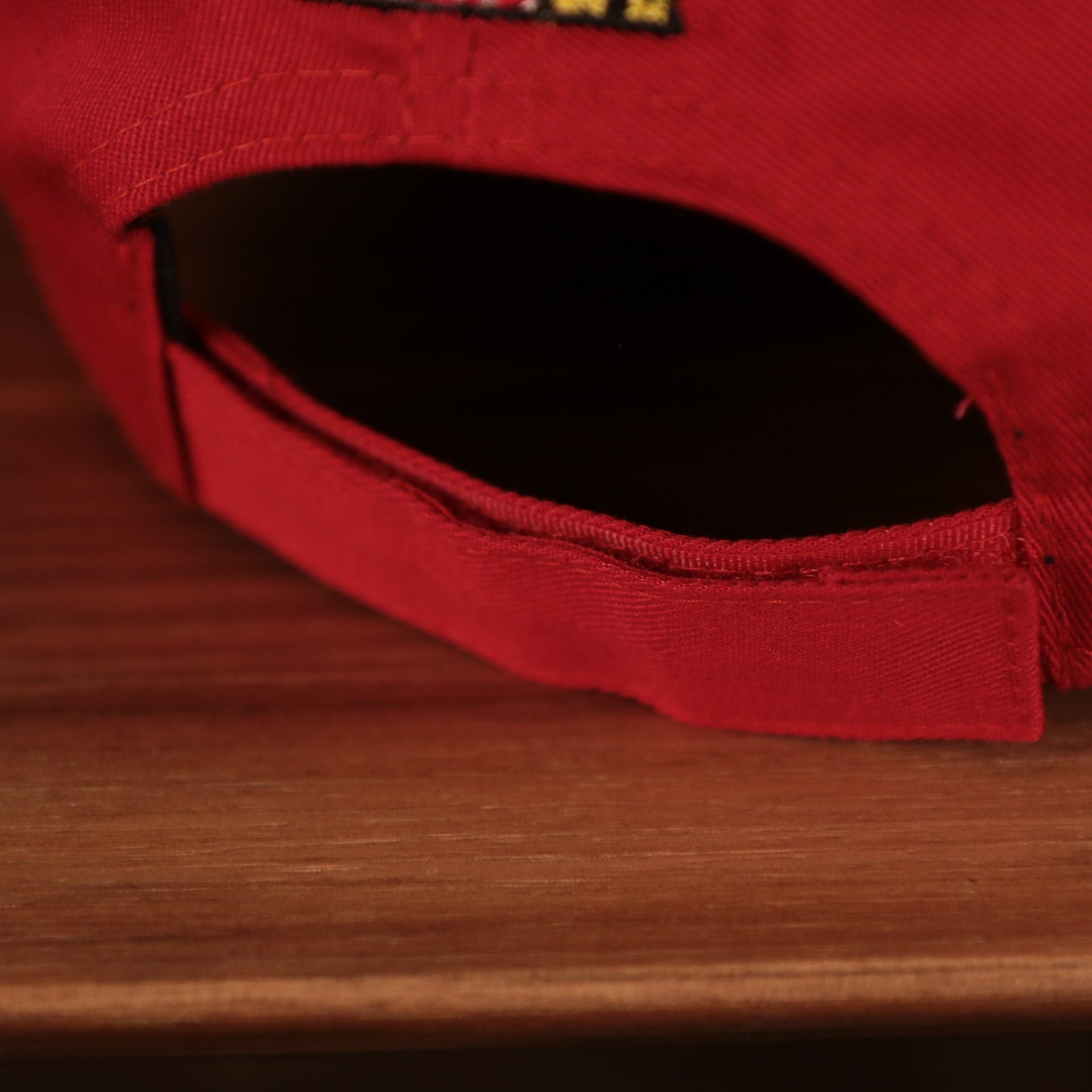 Close up of the red adjustable strap on the back of the University of Maryland Terrapins The League 940 9Forty Adjustable Dad Hat