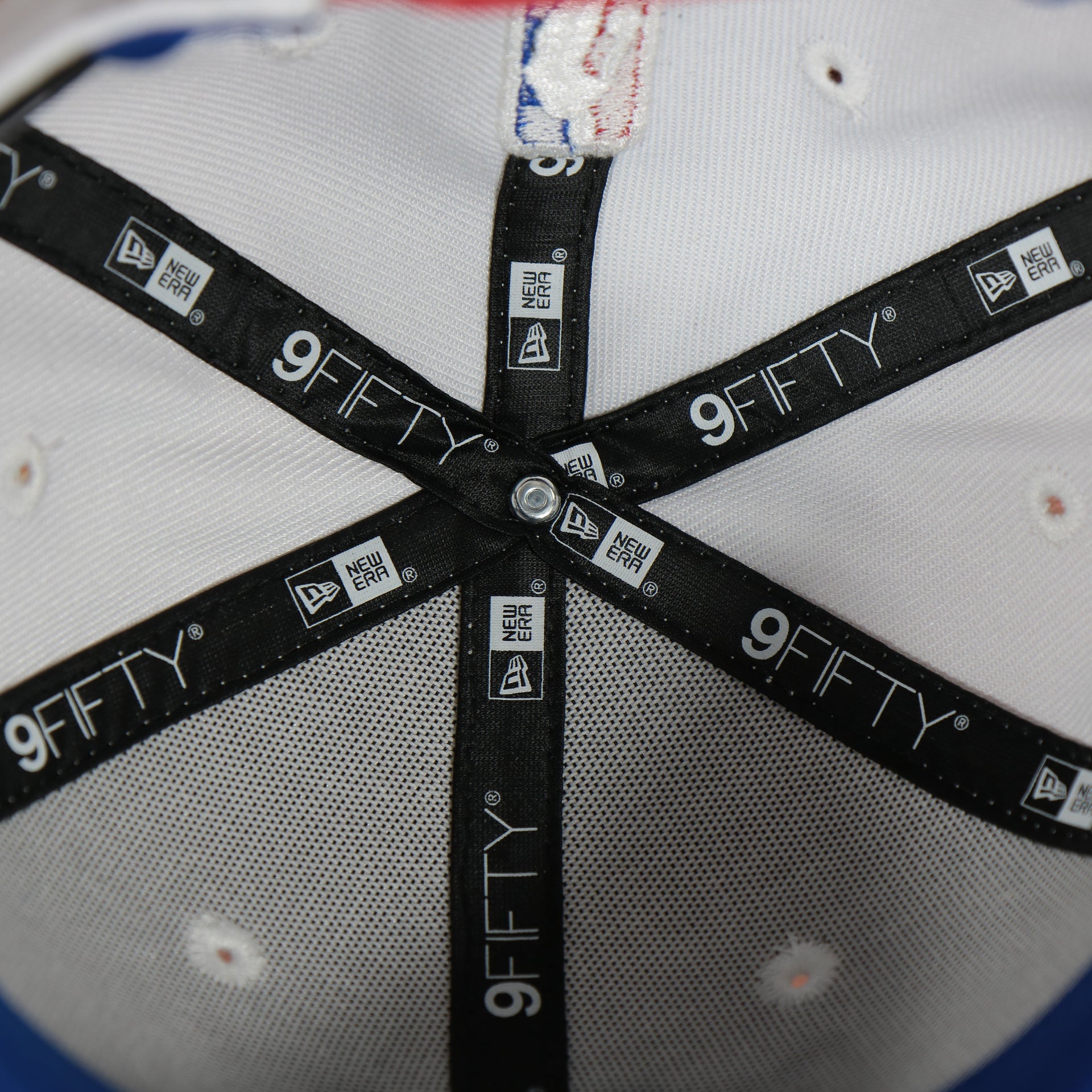 inside taping on the inside of the Philadelphia 76ers 2022 City Edition City Of Brotherly Love Blue Bottom Youth 9Fifty Side Patch Snapback Cap | New Era, White