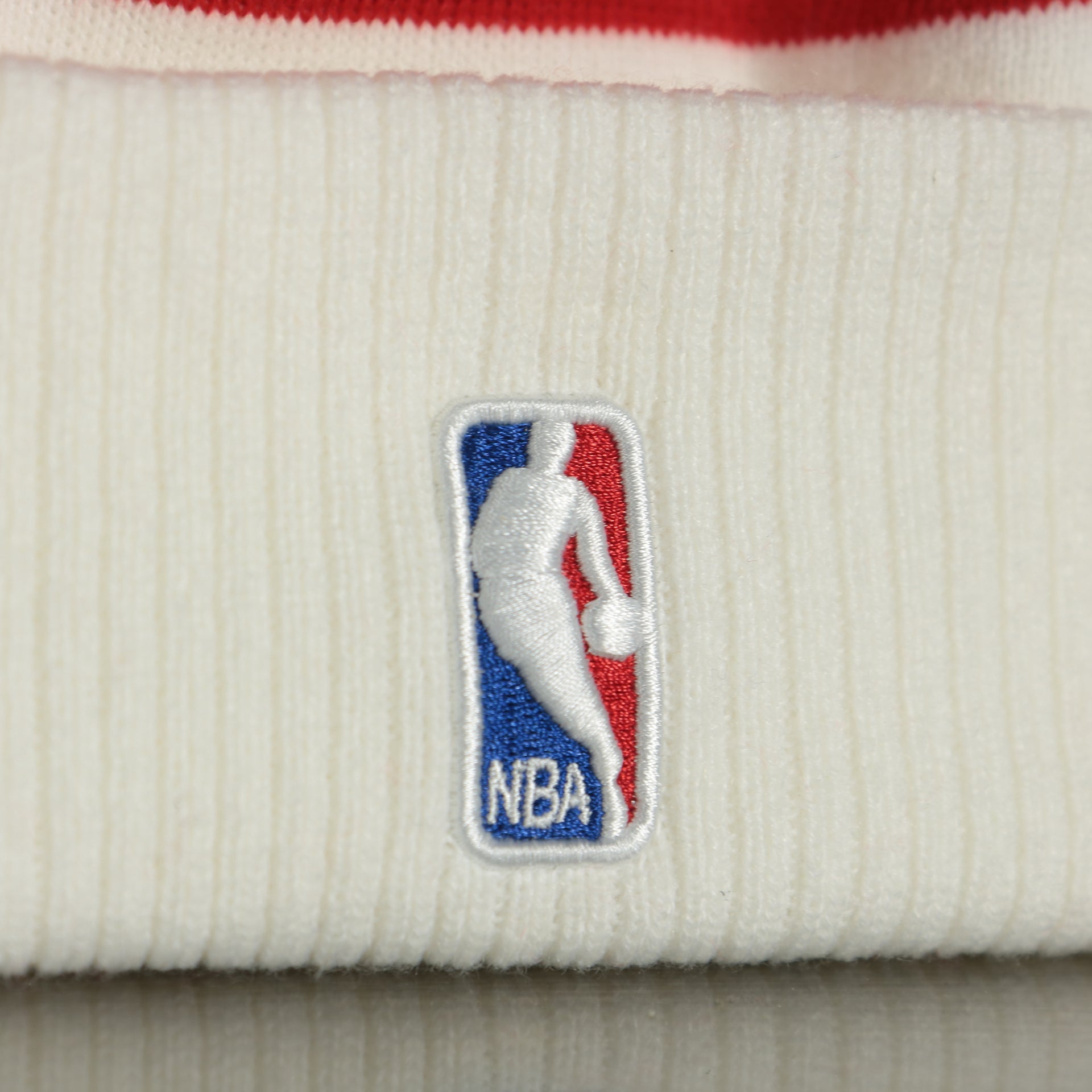 nba logo on the backside of the Philadelphia 76ers 2022 City Edition City Of Brotherly Love Youth Beanie | New Era, White