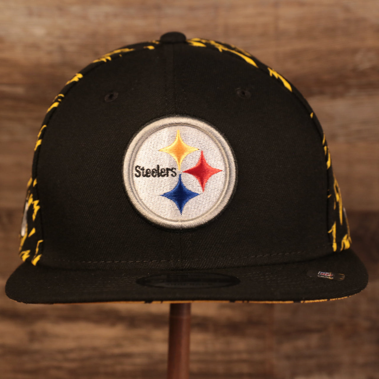 front of the Pittsburgh Steelers x Gatorade Black 9Fifty Yellow Bottom Snapback
