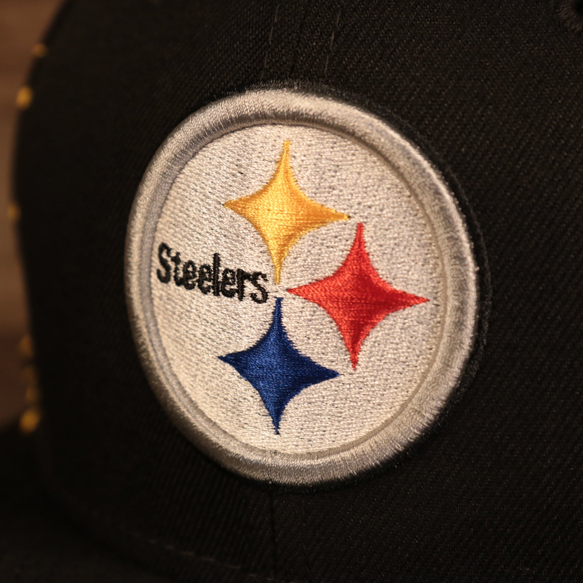steelers logo on the Pittsburgh Steelers x Gatorade Black 9Fifty Yellow Bottom Snapback