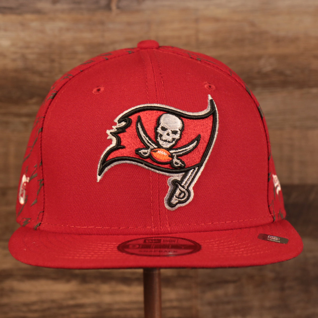 front of the Tampa Bay Buccaneers x Gatorade Red 9Fifty Grey Bottom Snapback