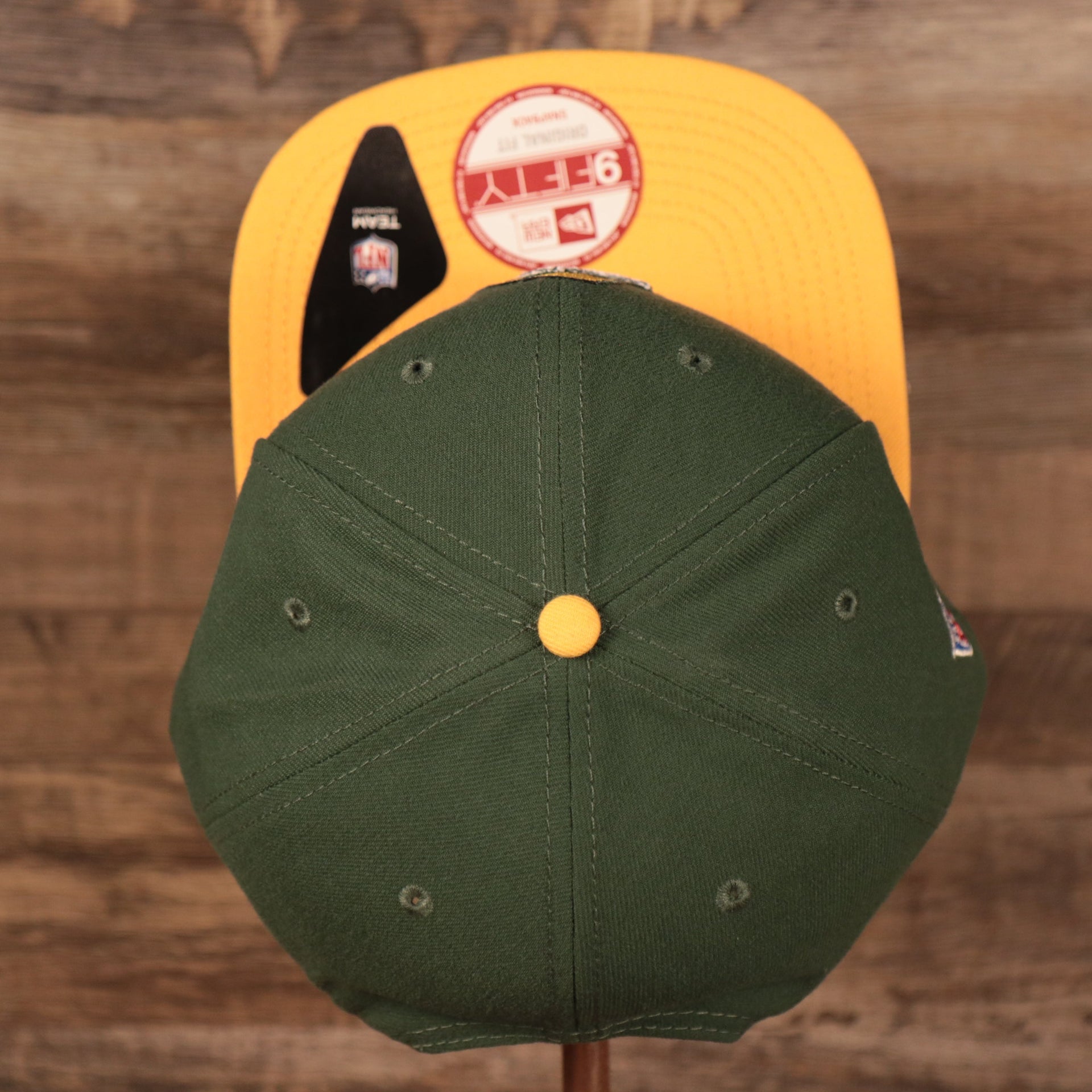 Top down view of the Green Bay Packers 1968-1979 Throwback Logo Vintage NFL 9Fifty Snapback Hat