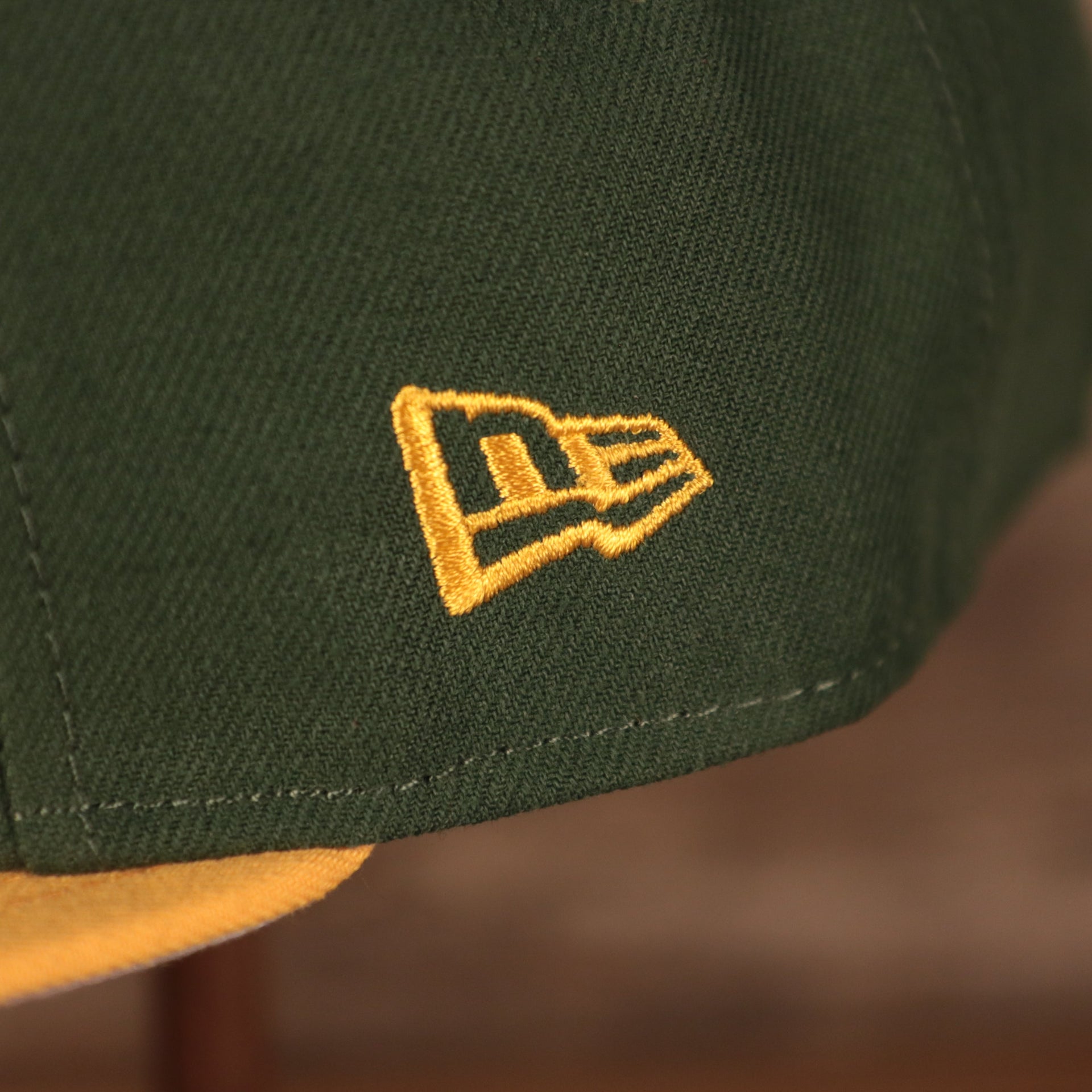 Close up of the New Era logo on the Green Bay Packers 1968-1979 Throwback Logo Vintage NFL 9Fifty Snapback Hat