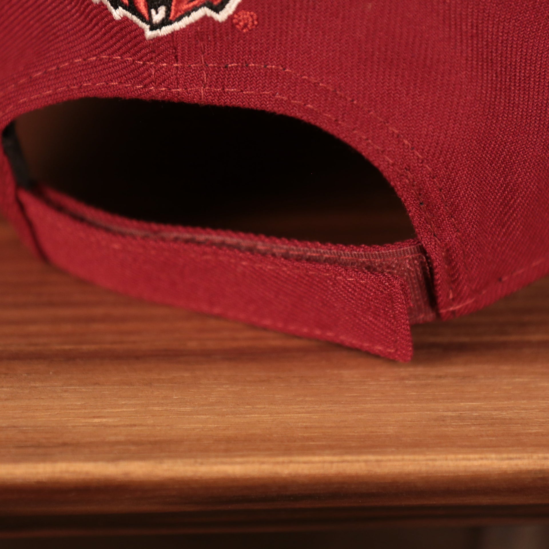 Close up of the adjustable strap of the Temple Owls The League 940 9Forty Adjustable Dad Hat