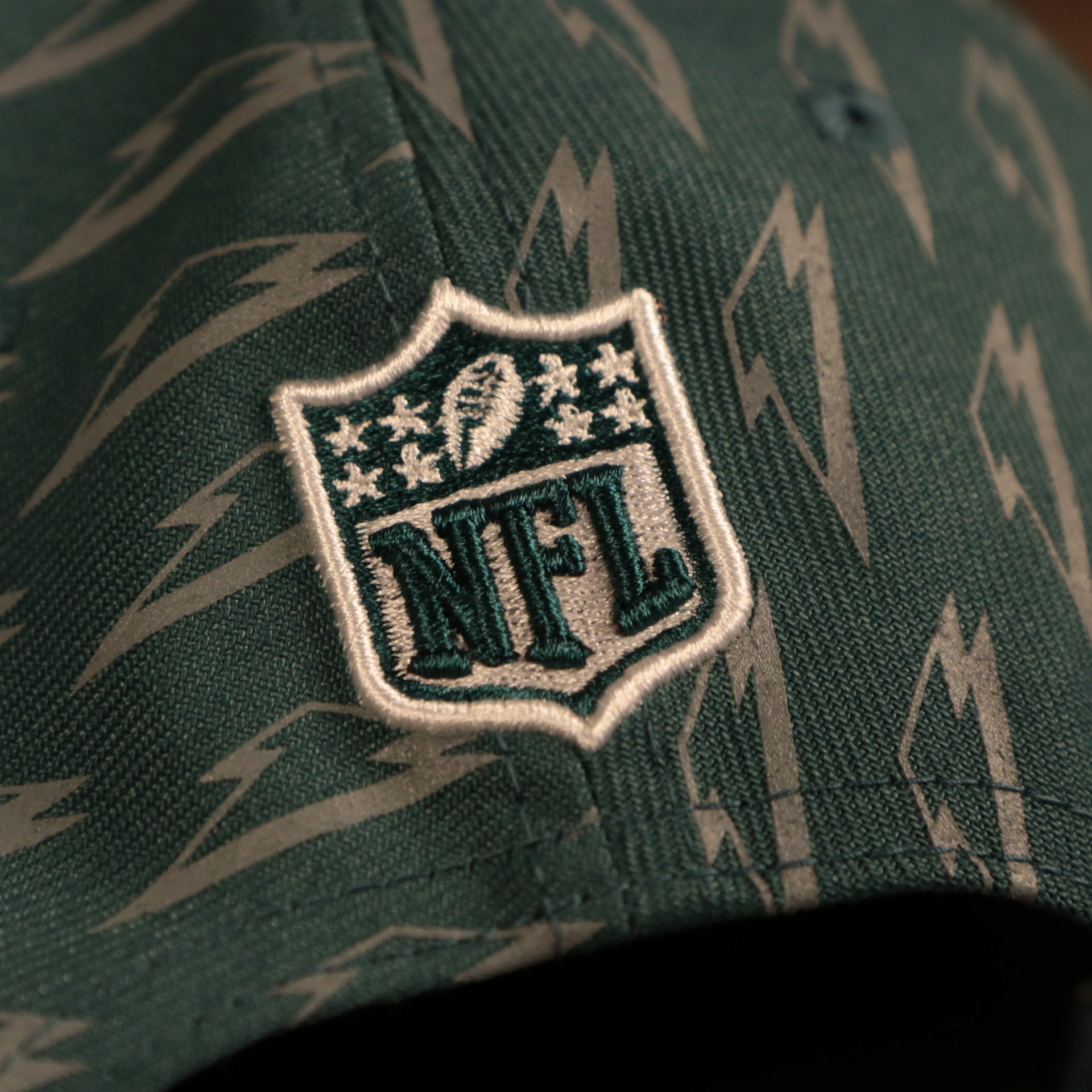 nfl logo on the Philadelphia Eagles x Gatorade Green 9Fifty Grey Bottom Snapback